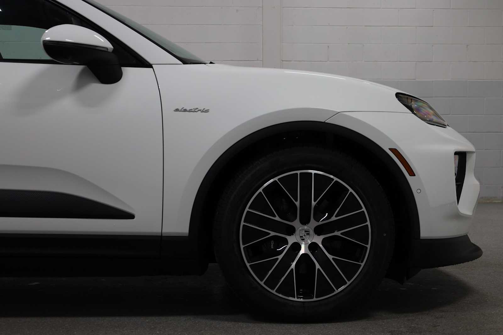 Thumbnail: 2025 Porsche Macan - 6