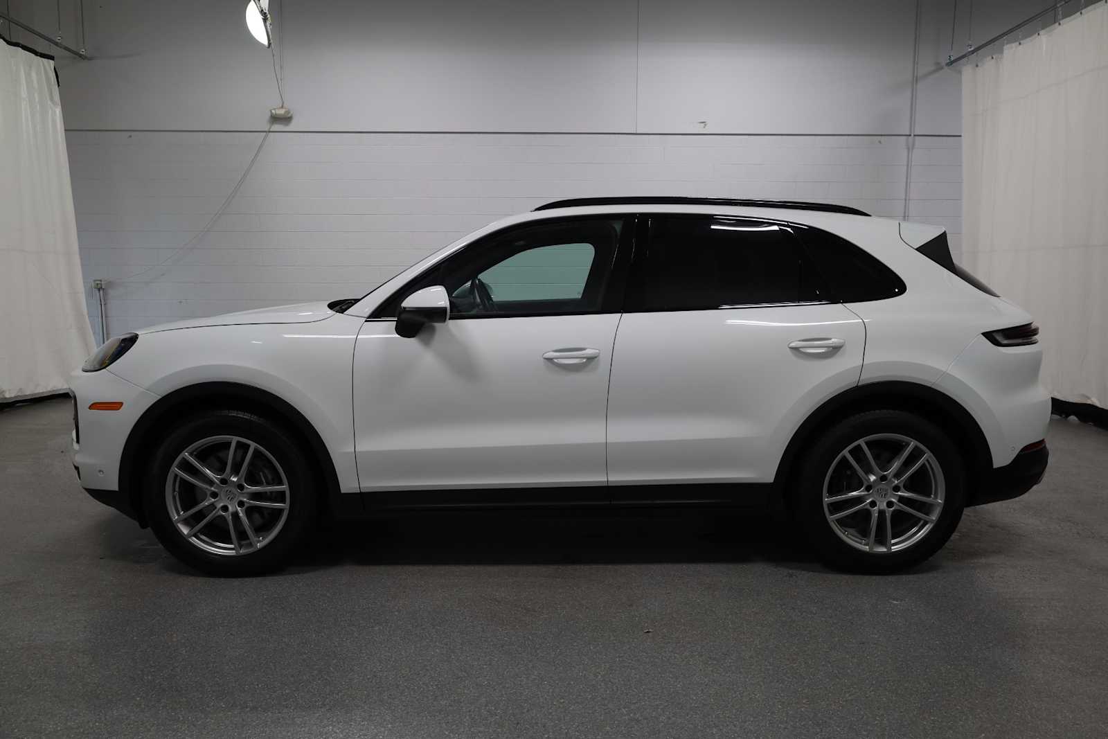 Thumbnail: 2024 Porsche Cayenne - 2