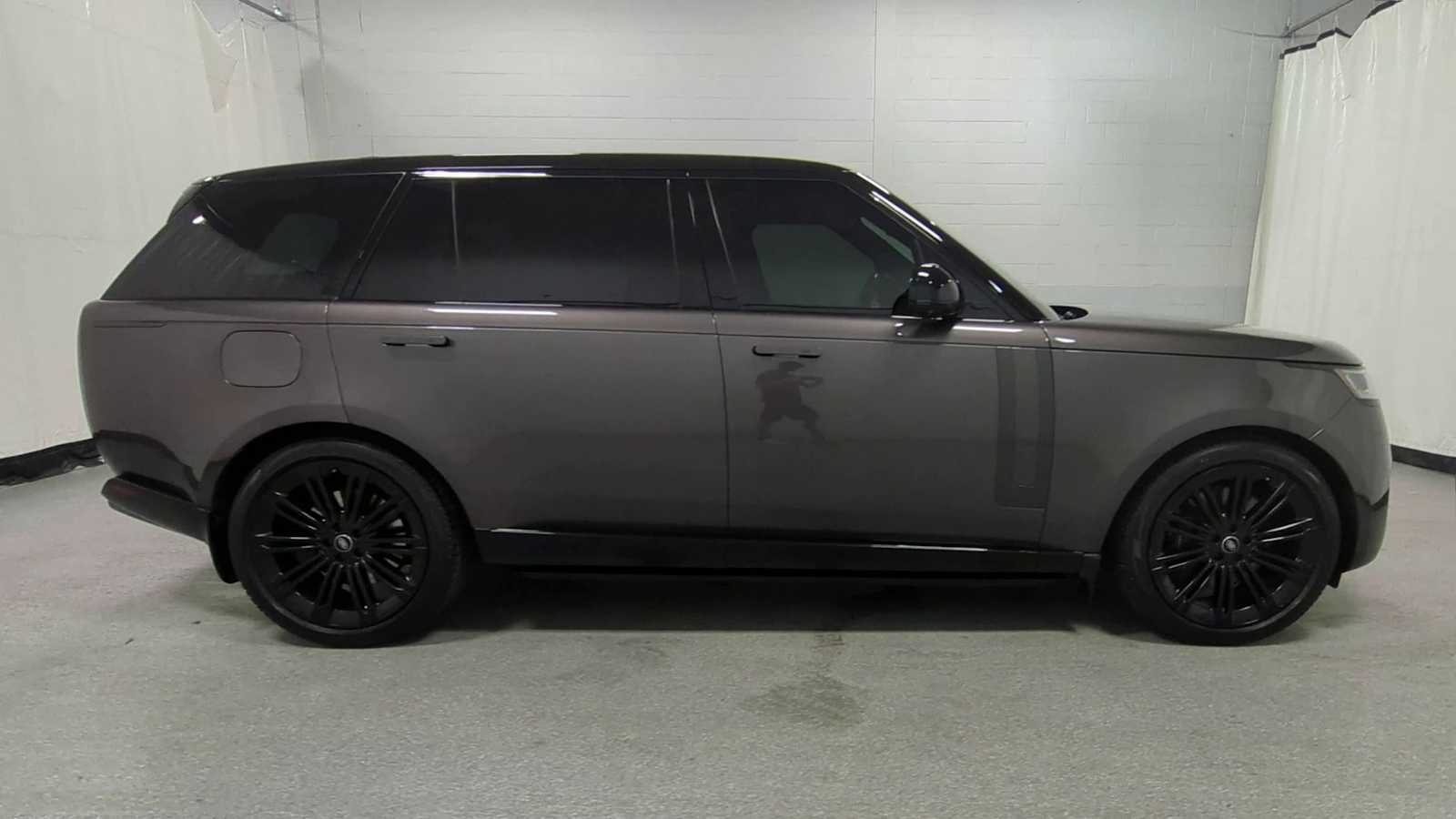 Thumbnail: 2023 Land Rover Range Rover - 8