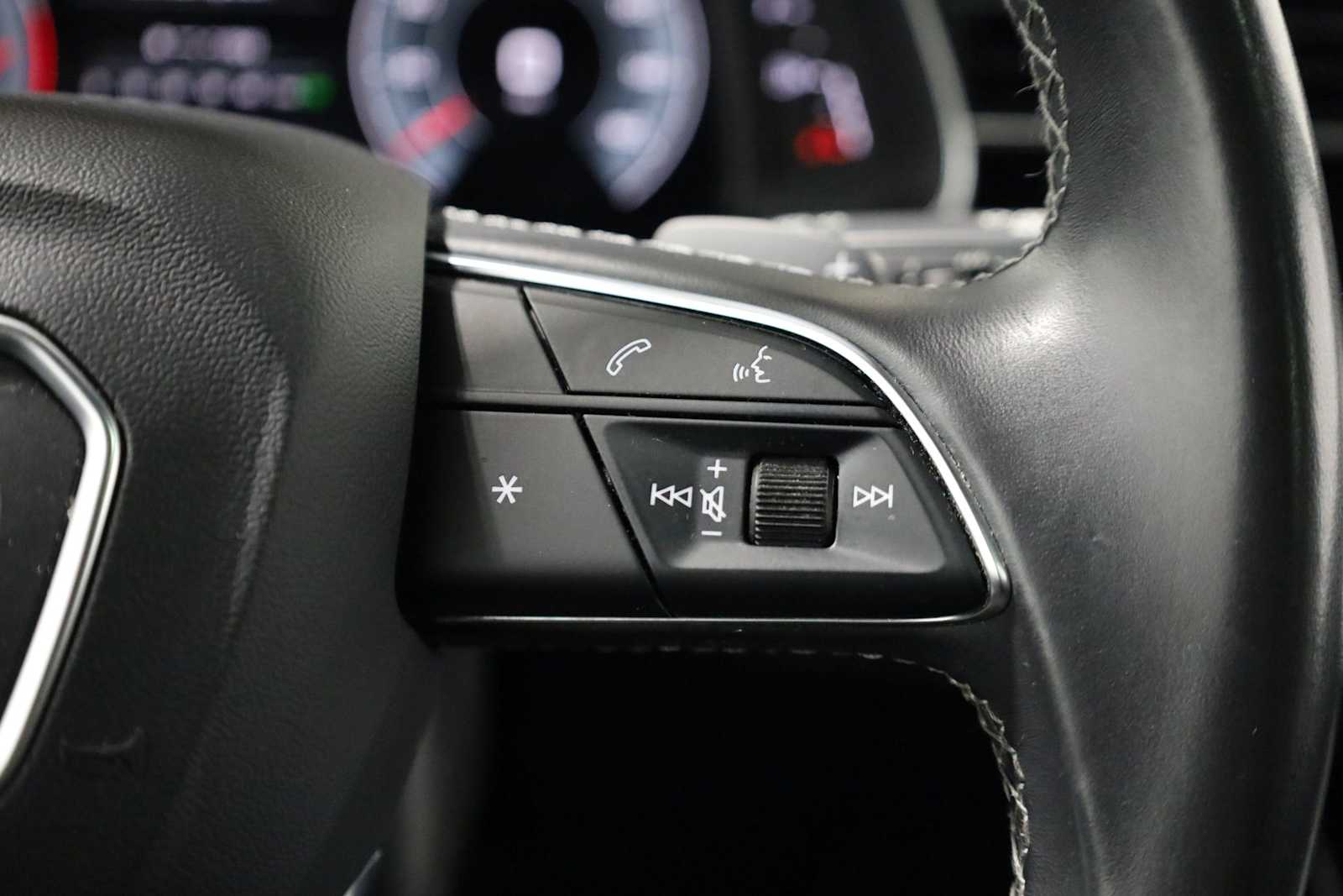 Thumbnail: 2021 Audi Q8 - 26