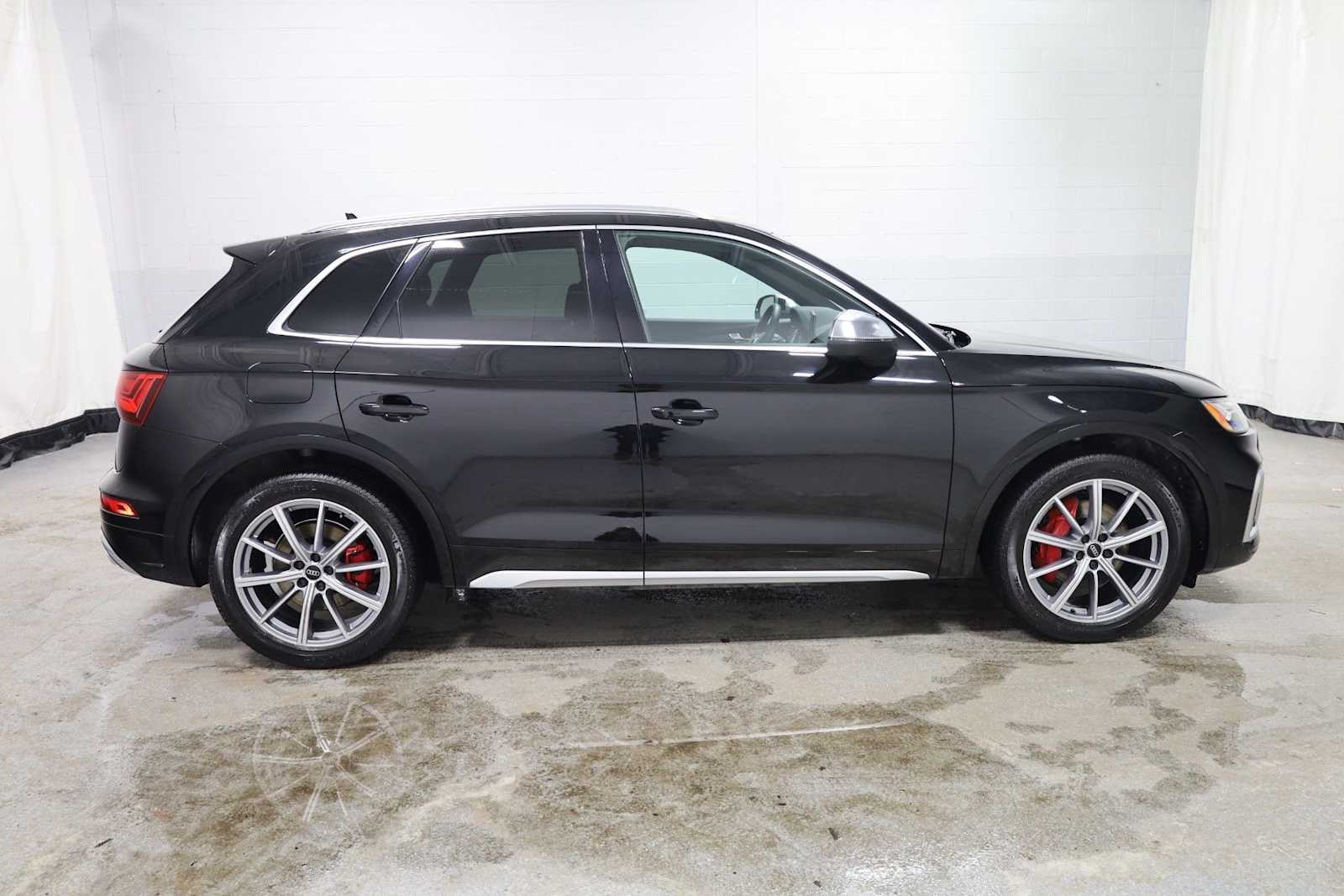 Thumbnail: 2024 Audi SQ5 - 10