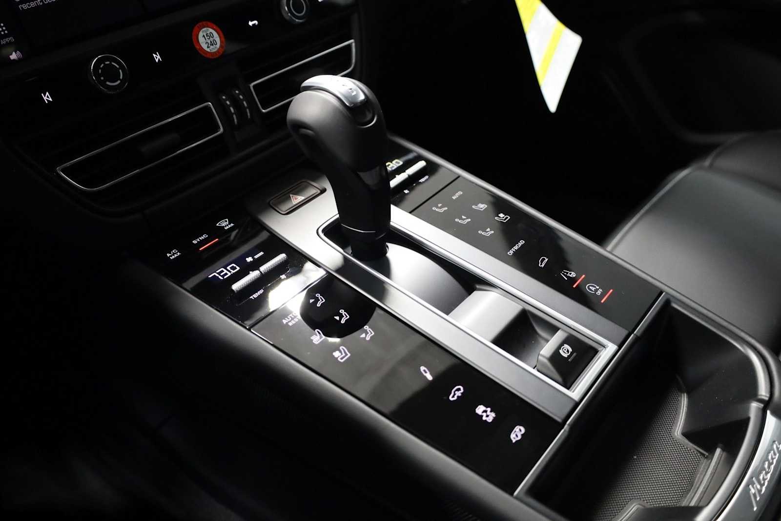 Thumbnail: 2025 Porsche Macan - 31