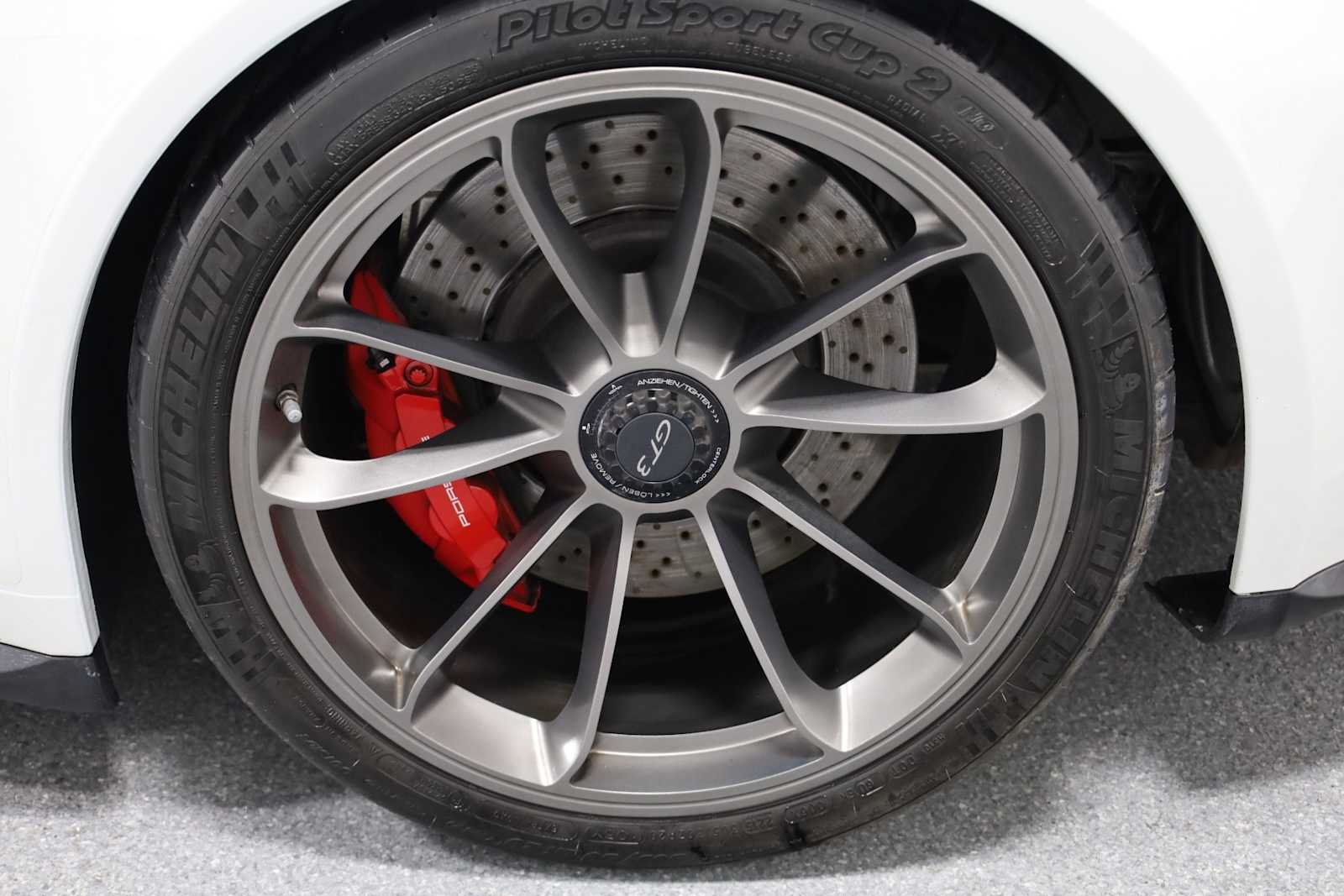 Thumbnail: 2016 Porsche 911 - 25