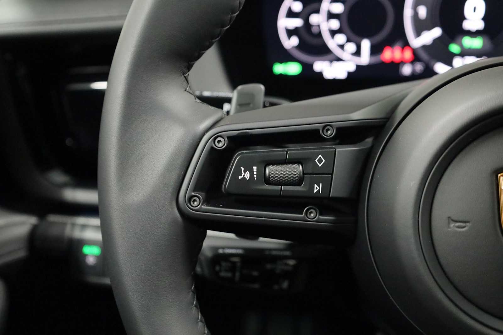 Thumbnail: 2026 Porsche Panamera - 27