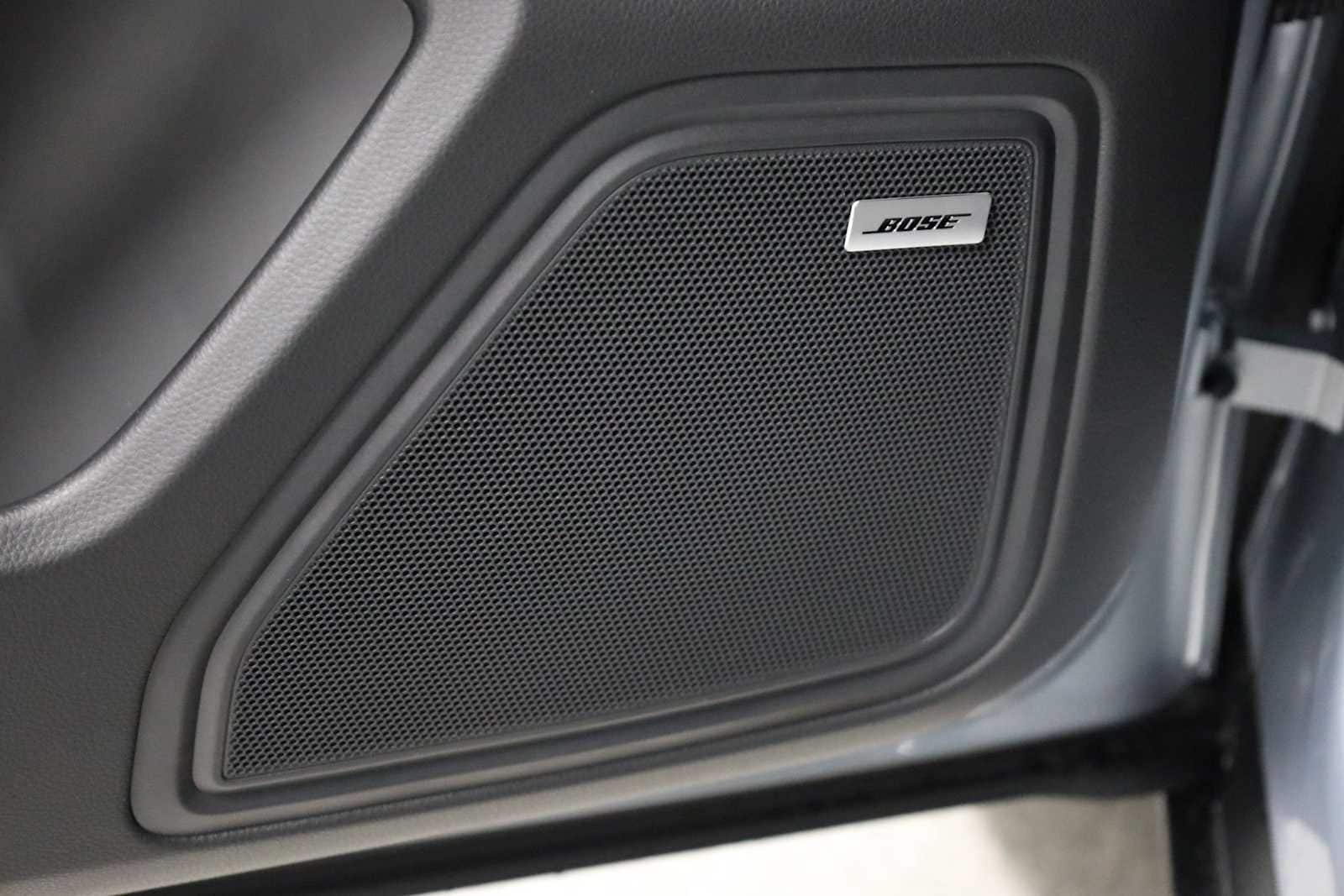 Thumbnail: 2026 Porsche Macan - 17