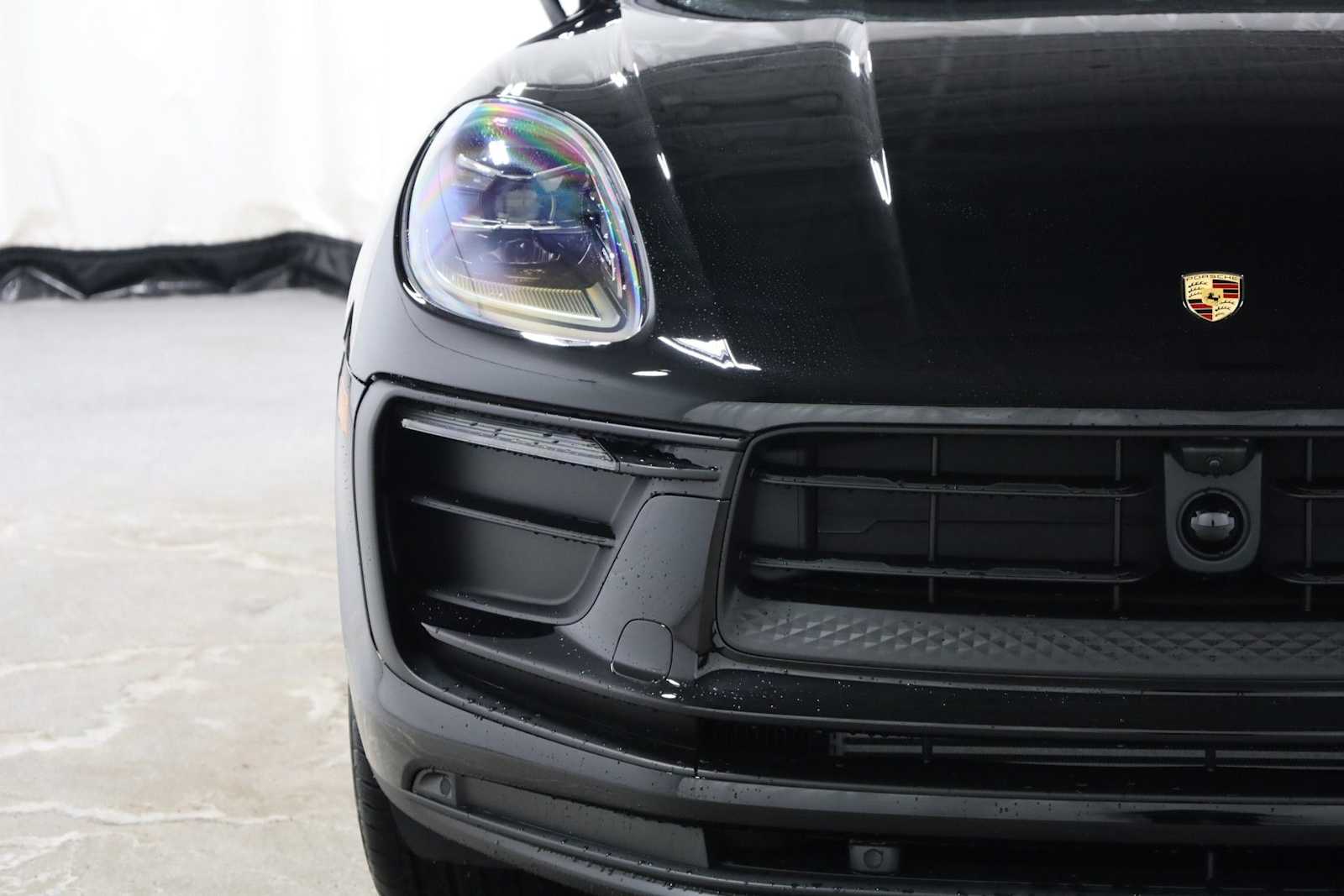 Thumbnail: 2026 Porsche Macan - 15