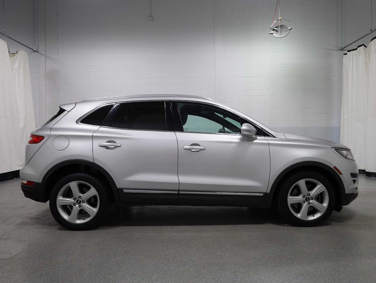 Thumbnail: 2016 Lincoln MKC - 10
