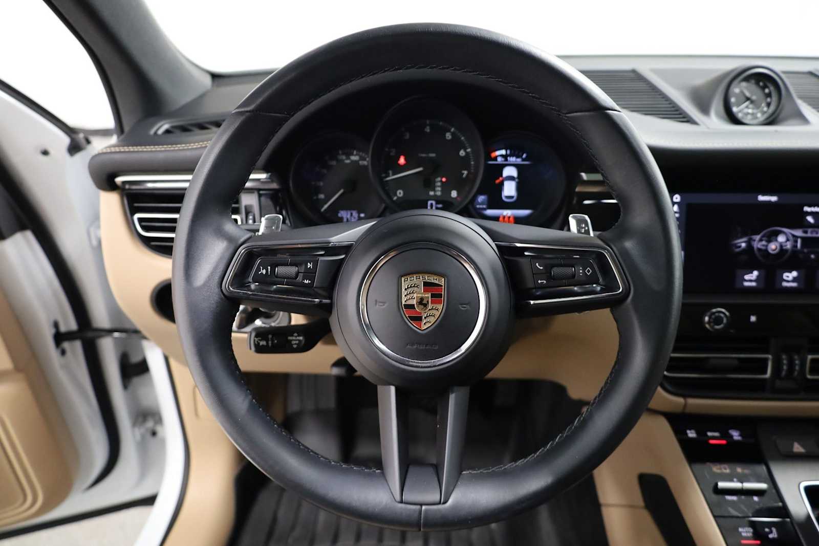 Thumbnail: 2023 Porsche Macan - 24