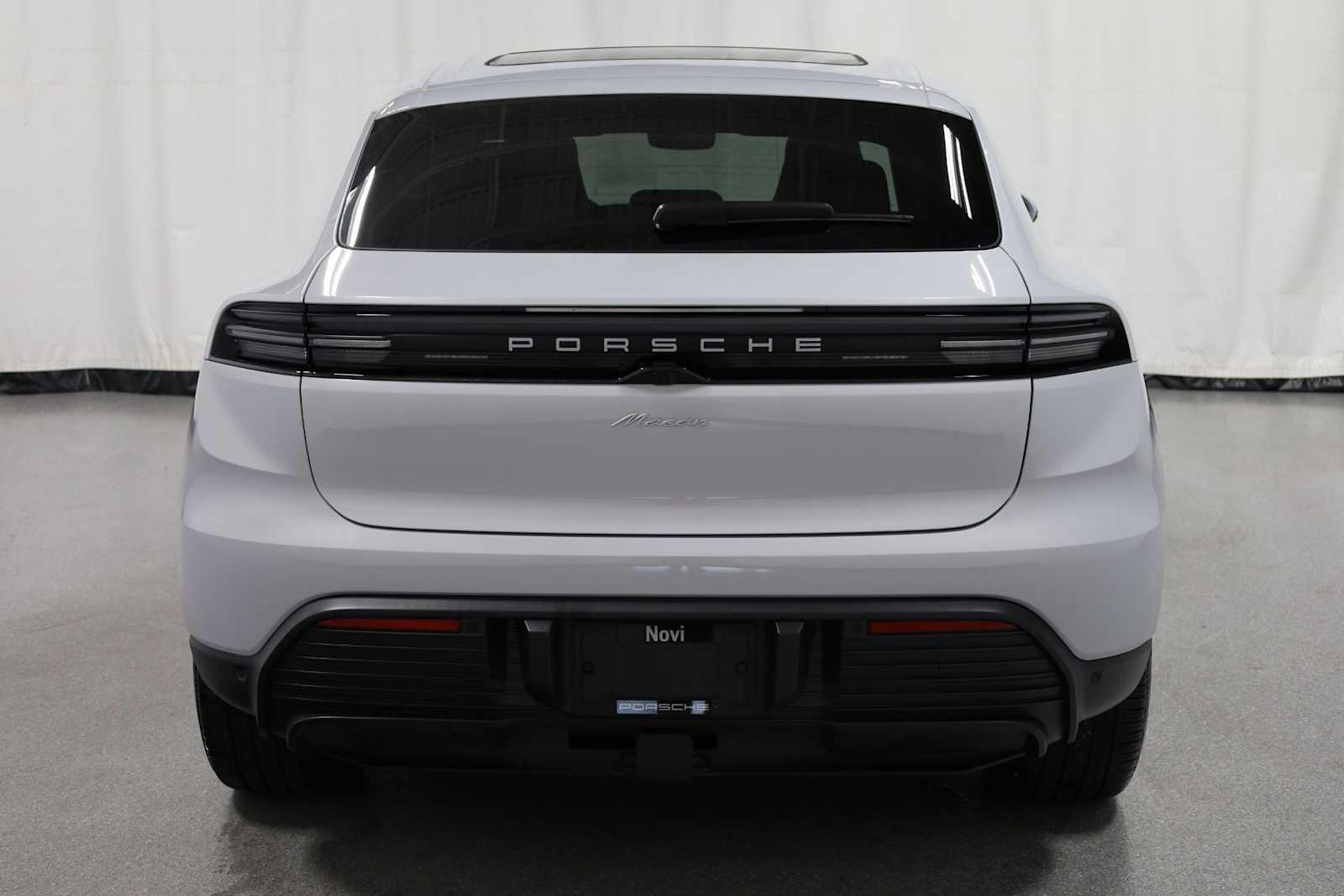 Thumbnail: 2025 Porsche Macan - 7