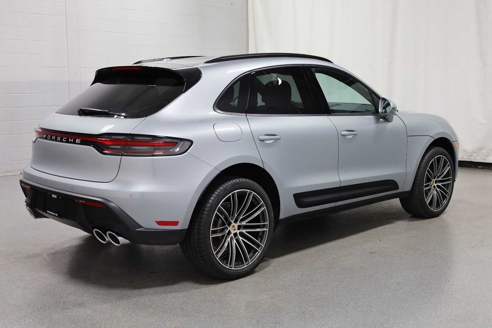 Thumbnail: 2026 Porsche Macan - 9