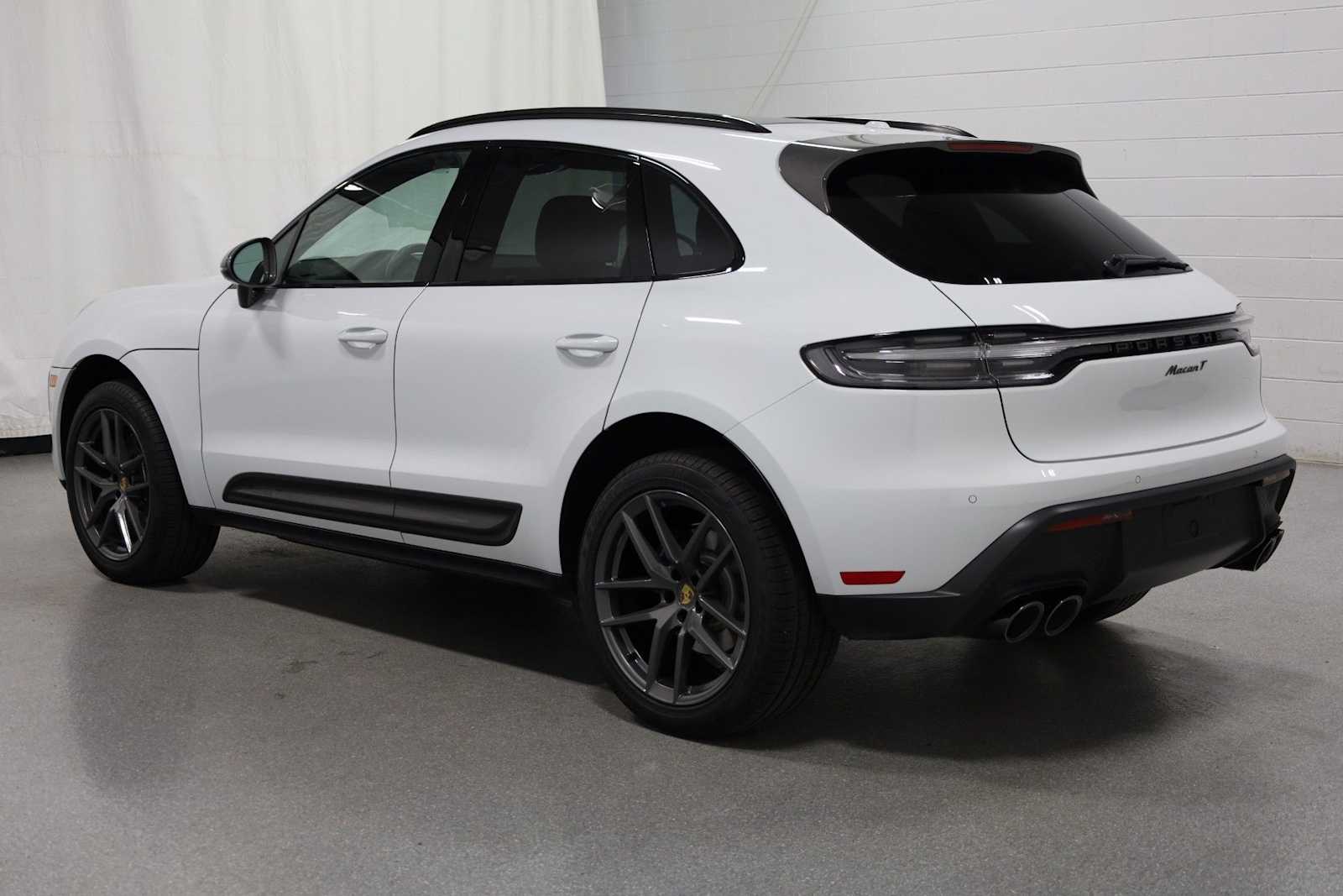 Thumbnail: 2025 Porsche Macan - 3