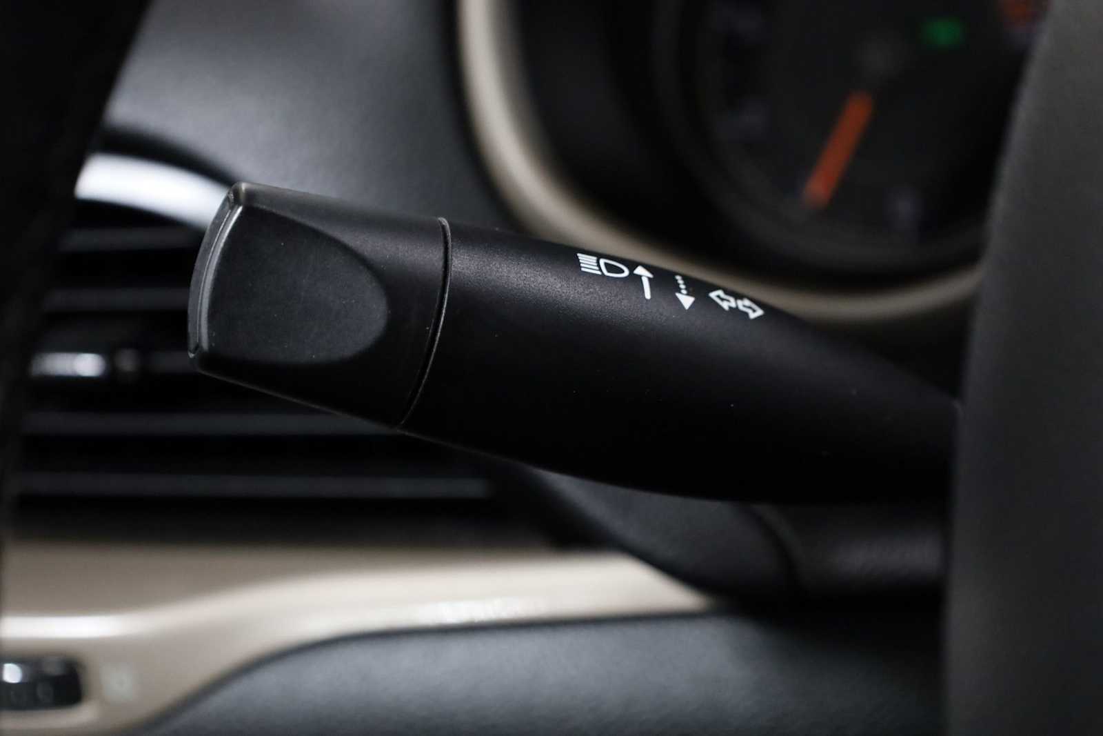 Thumbnail: 2016 Jeep Cherokee - 28