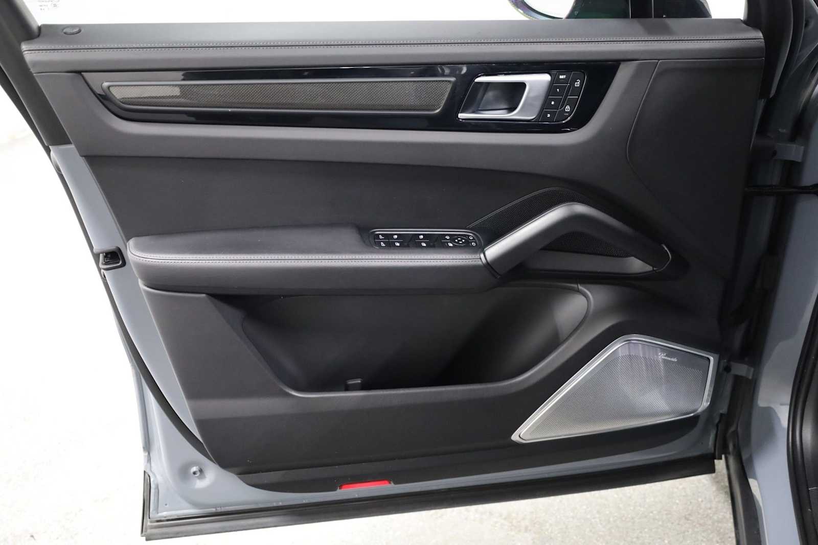 Thumbnail: 2022 Porsche  - 16