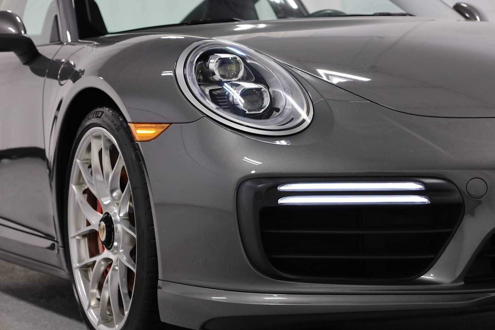 Thumbnail: 2019 Porsche 911 - 15