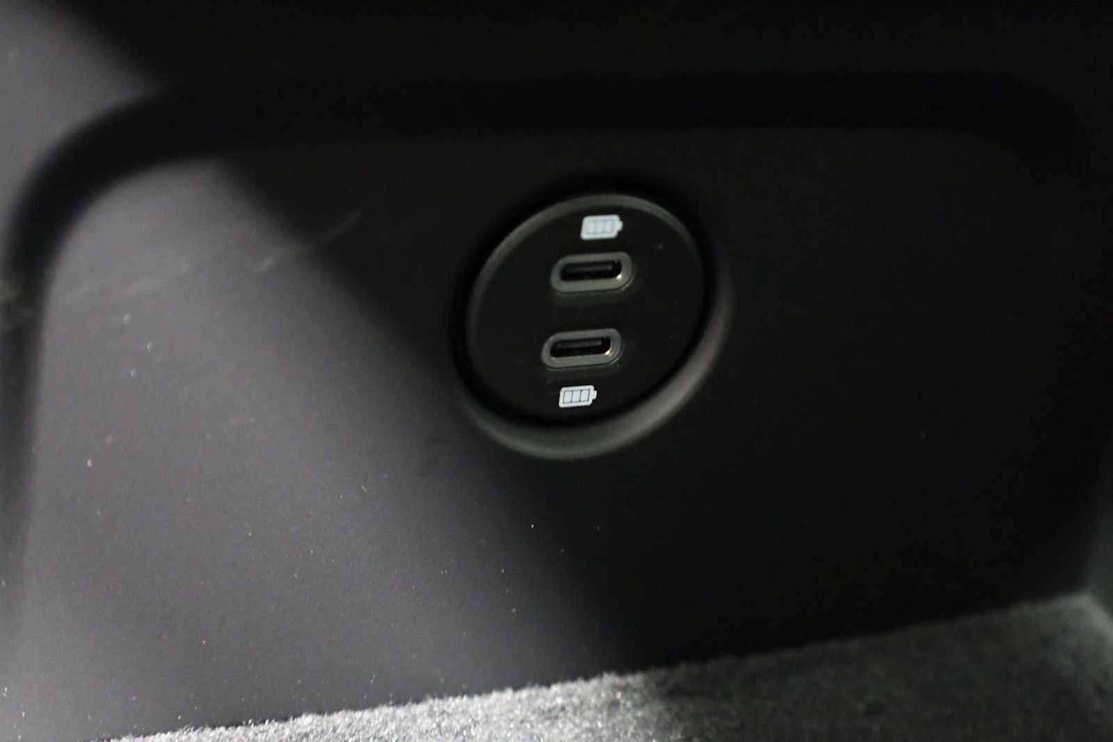 Thumbnail: 2026 Porsche Macan - 35