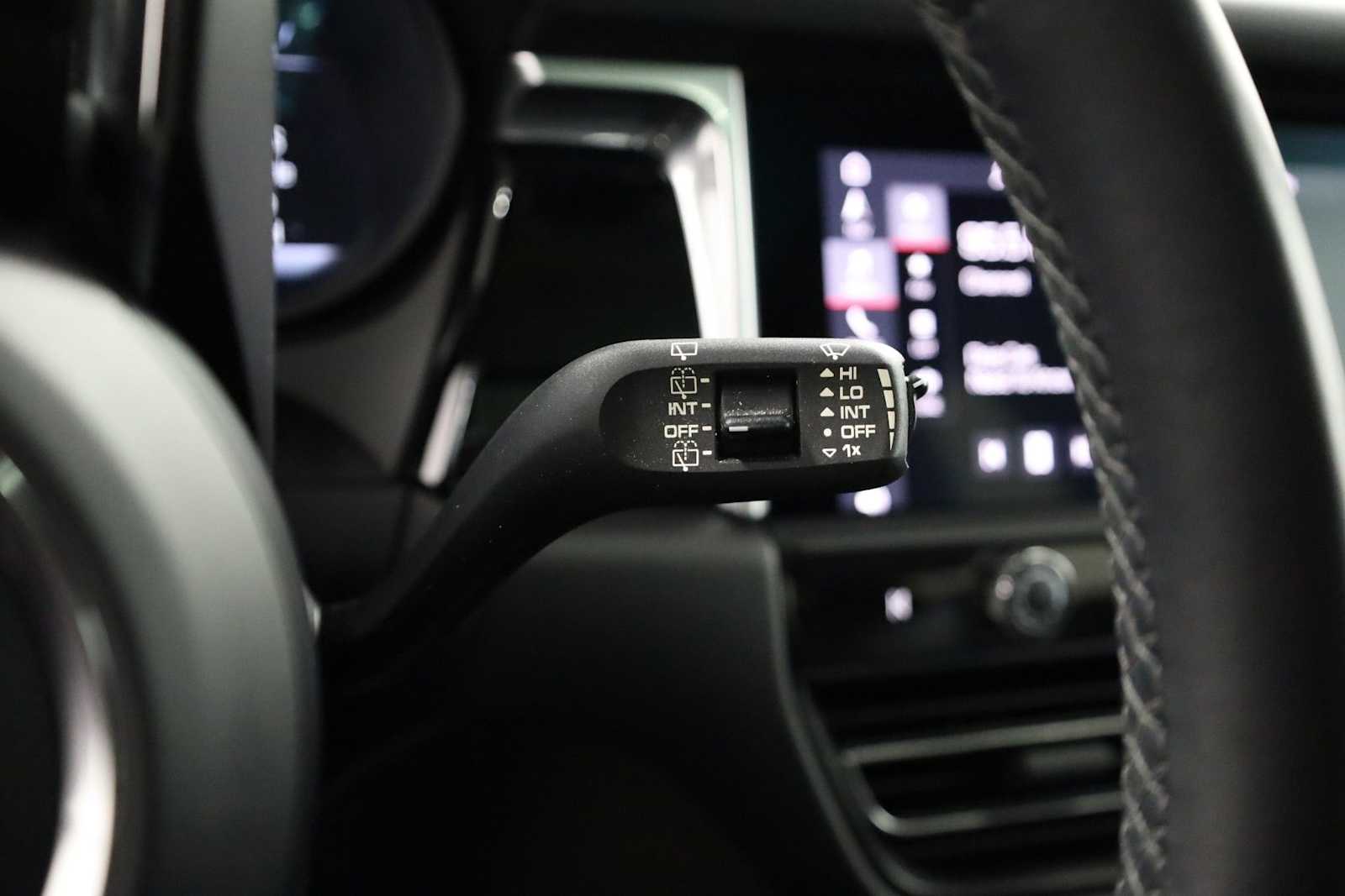 Thumbnail: 2023 Porsche Macan - 31