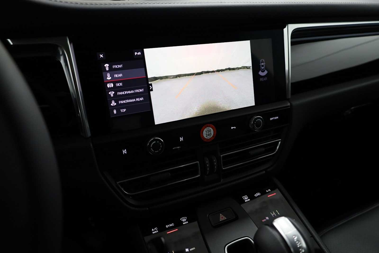 Thumbnail: 2026 Porsche Macan - 34