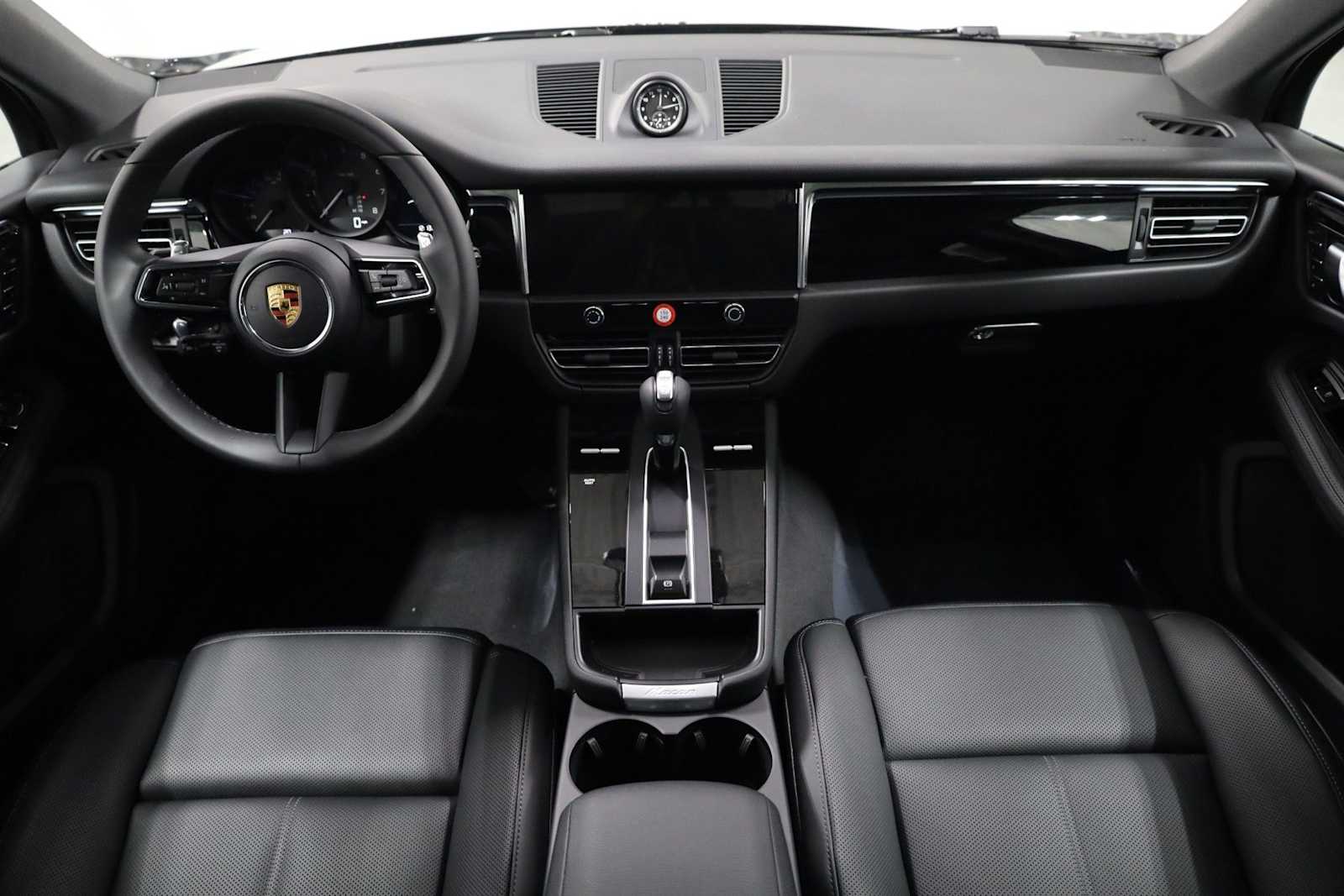 Thumbnail: 2026 Porsche Macan - 26