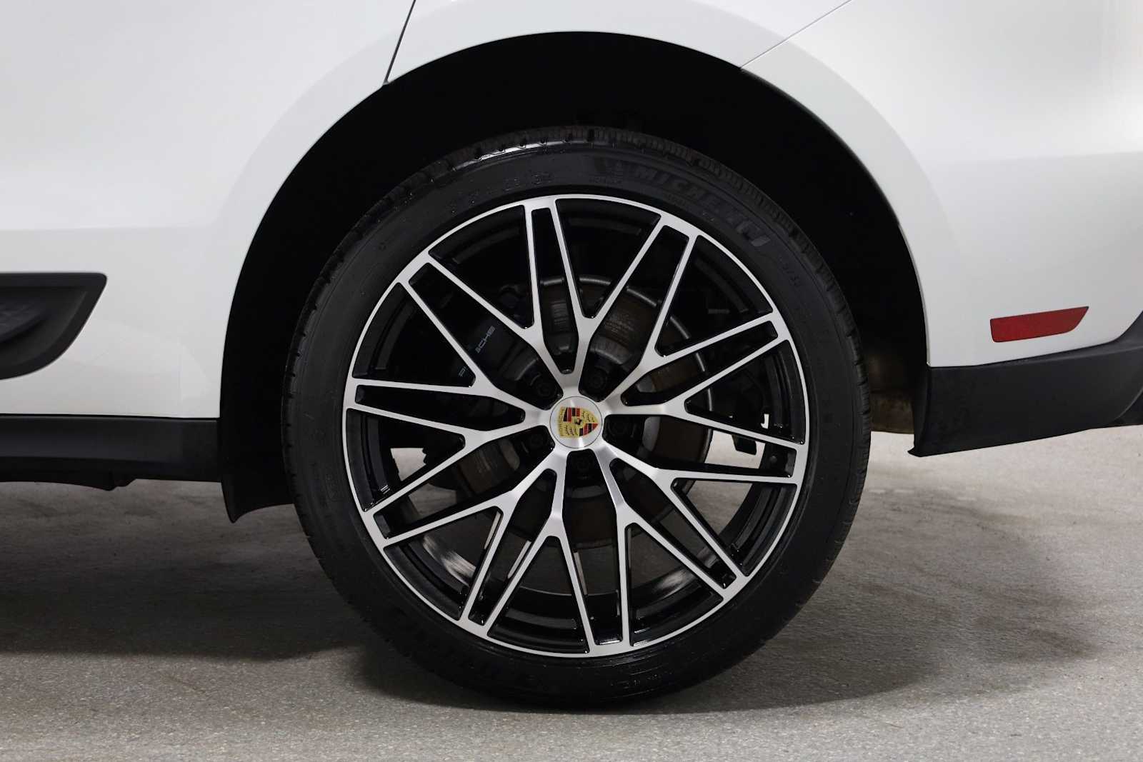 Thumbnail: 2026 Porsche Macan - 39
