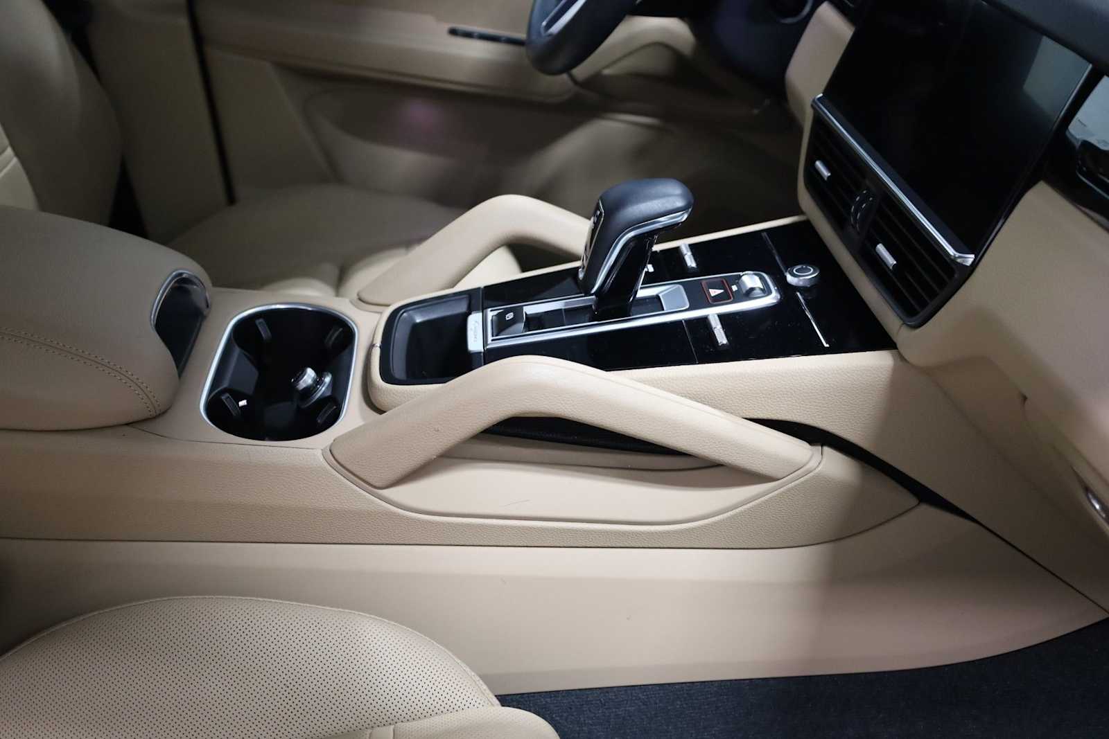 Thumbnail: 2023 Porsche Cayenne - 21