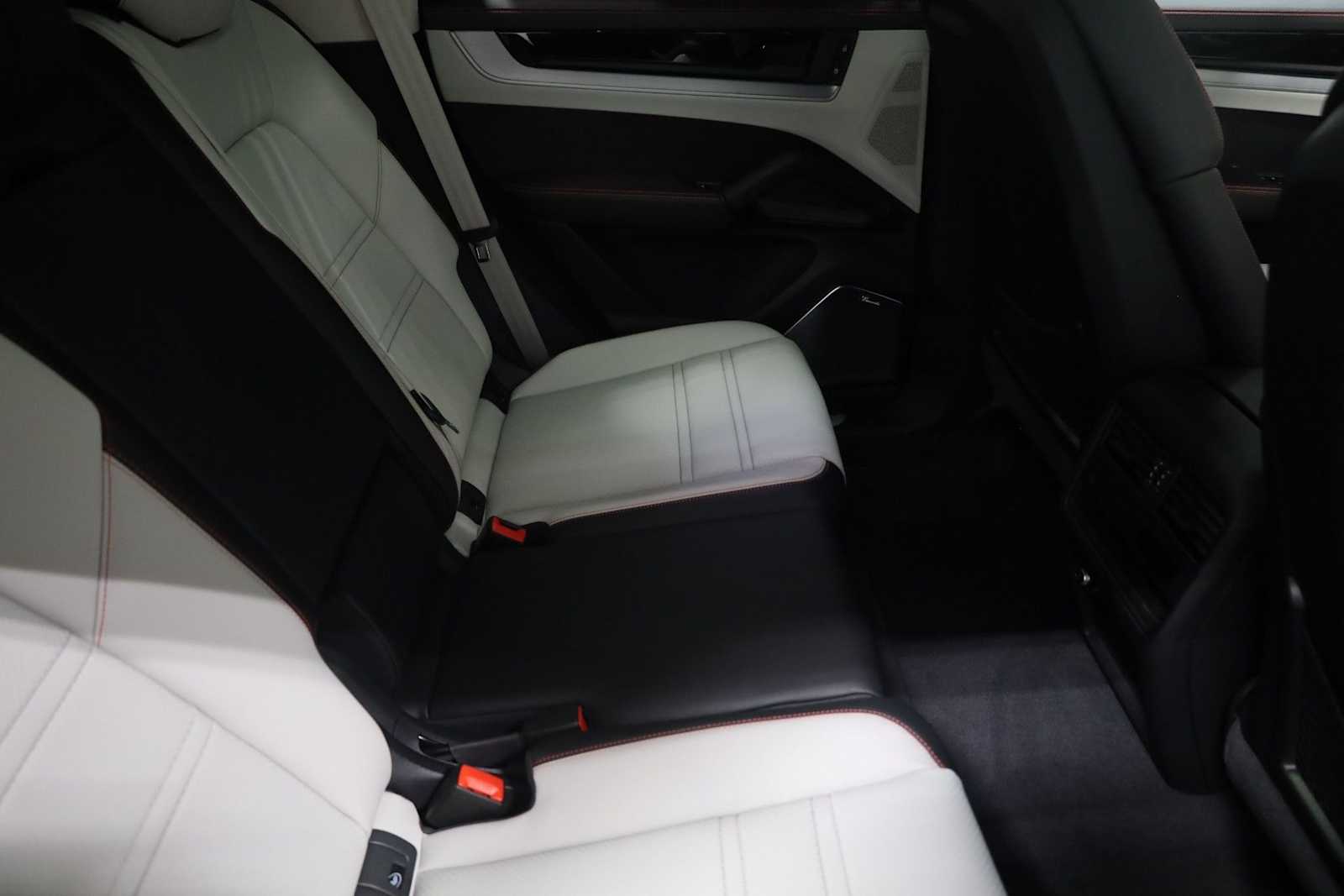 Thumbnail: 2025 Porsche Cayenne - 36