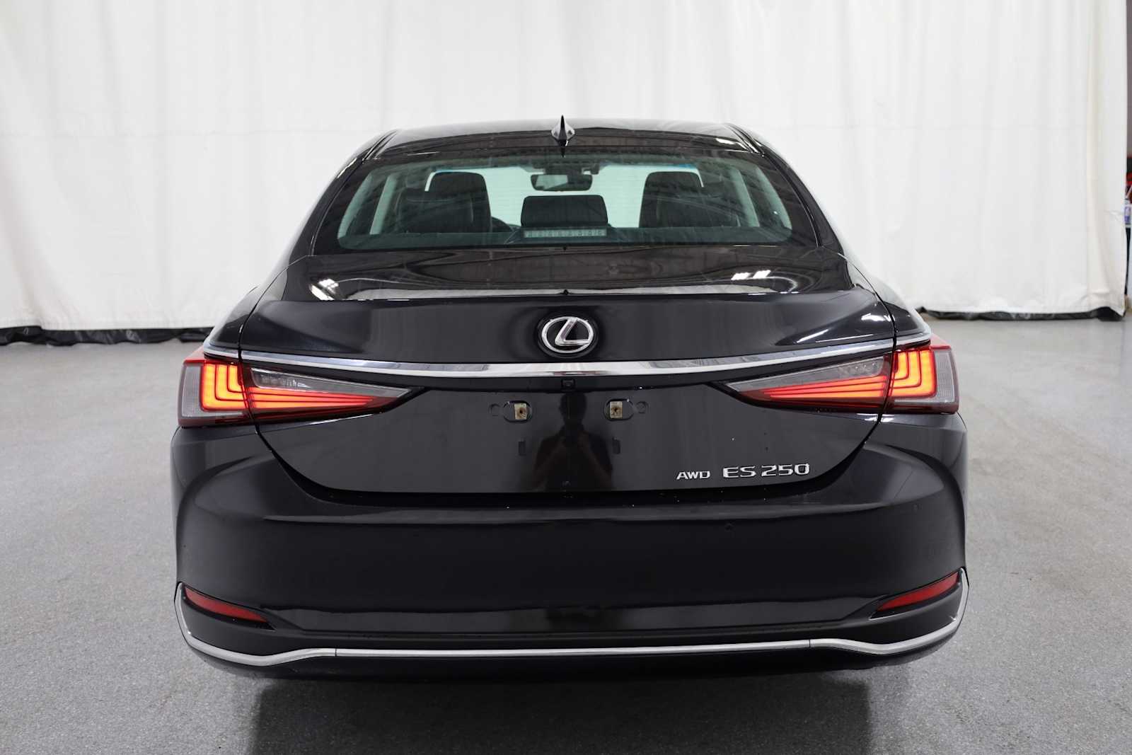 Thumbnail: 2023 Lexus ES - 7