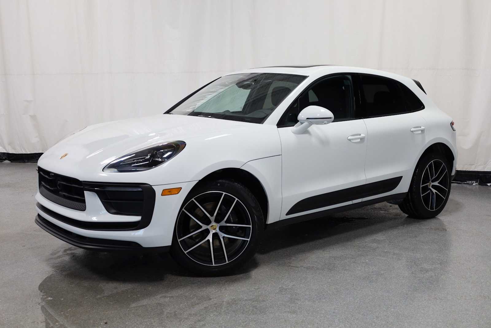 Thumbnail: 2025 Porsche Macan - 1