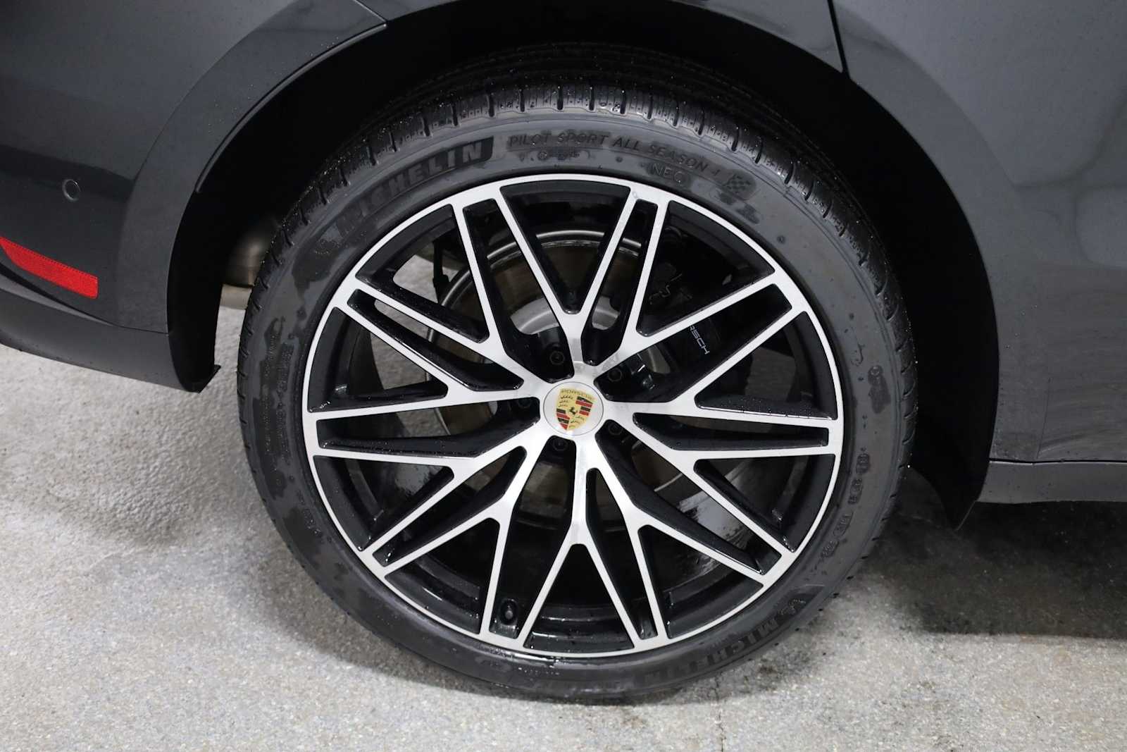 Thumbnail: 2026 Porsche Macan - 37