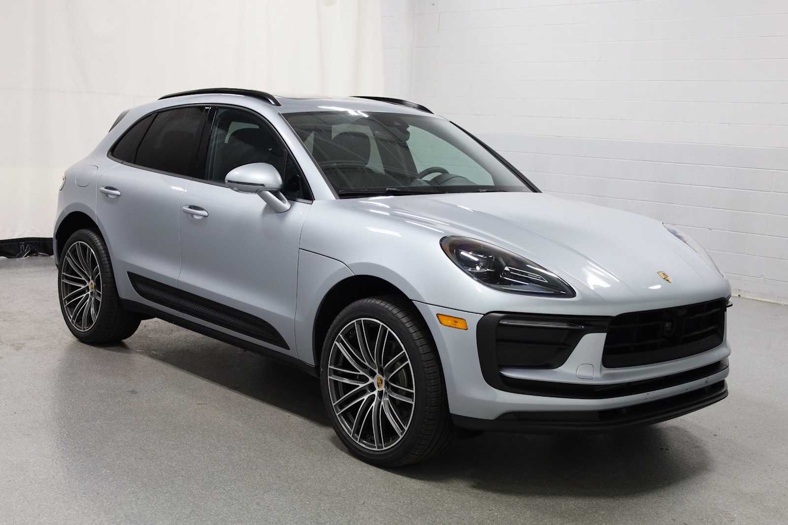 Thumbnail: 2026 Porsche Macan - 13