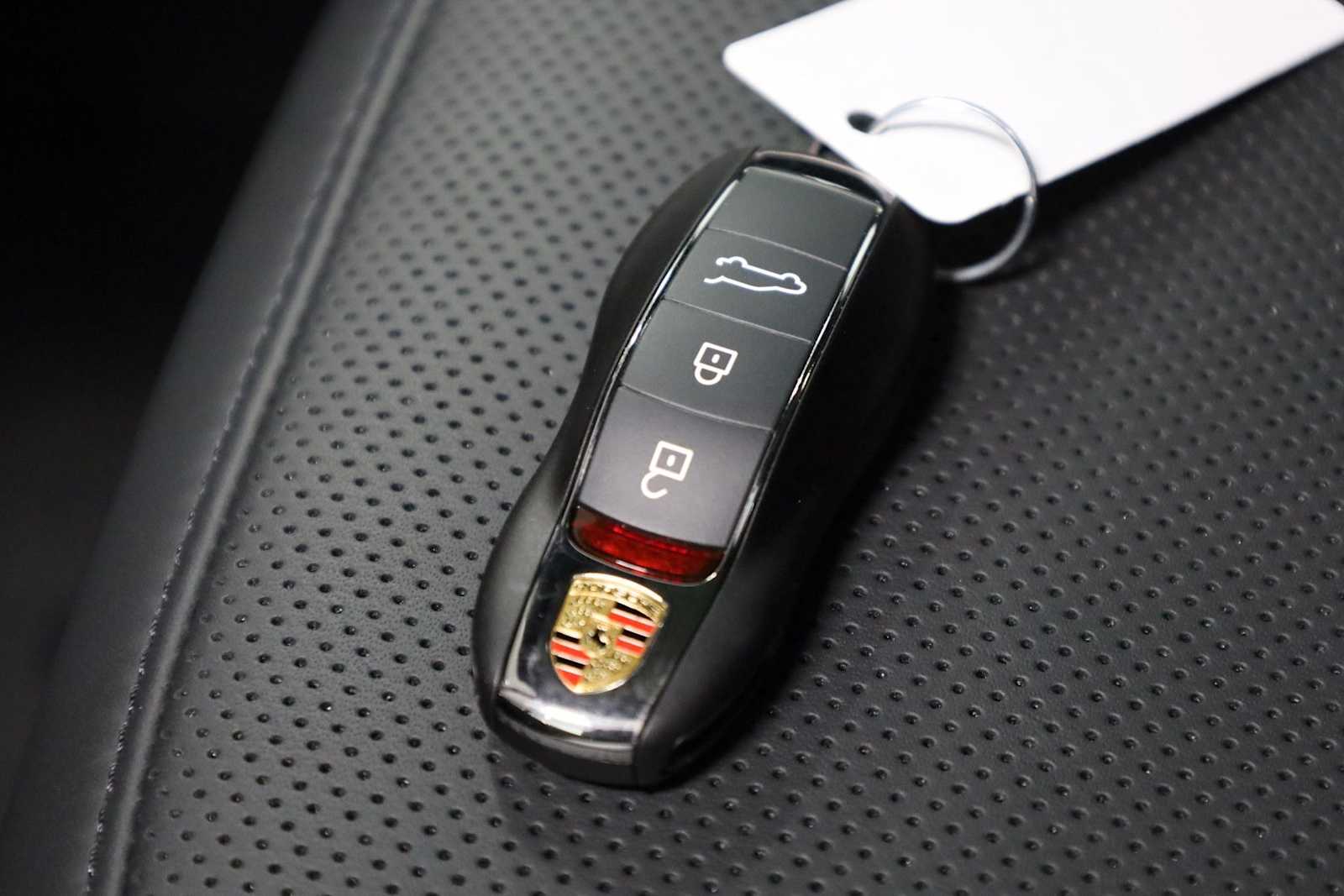 Thumbnail: 2026 Porsche Macan - 43