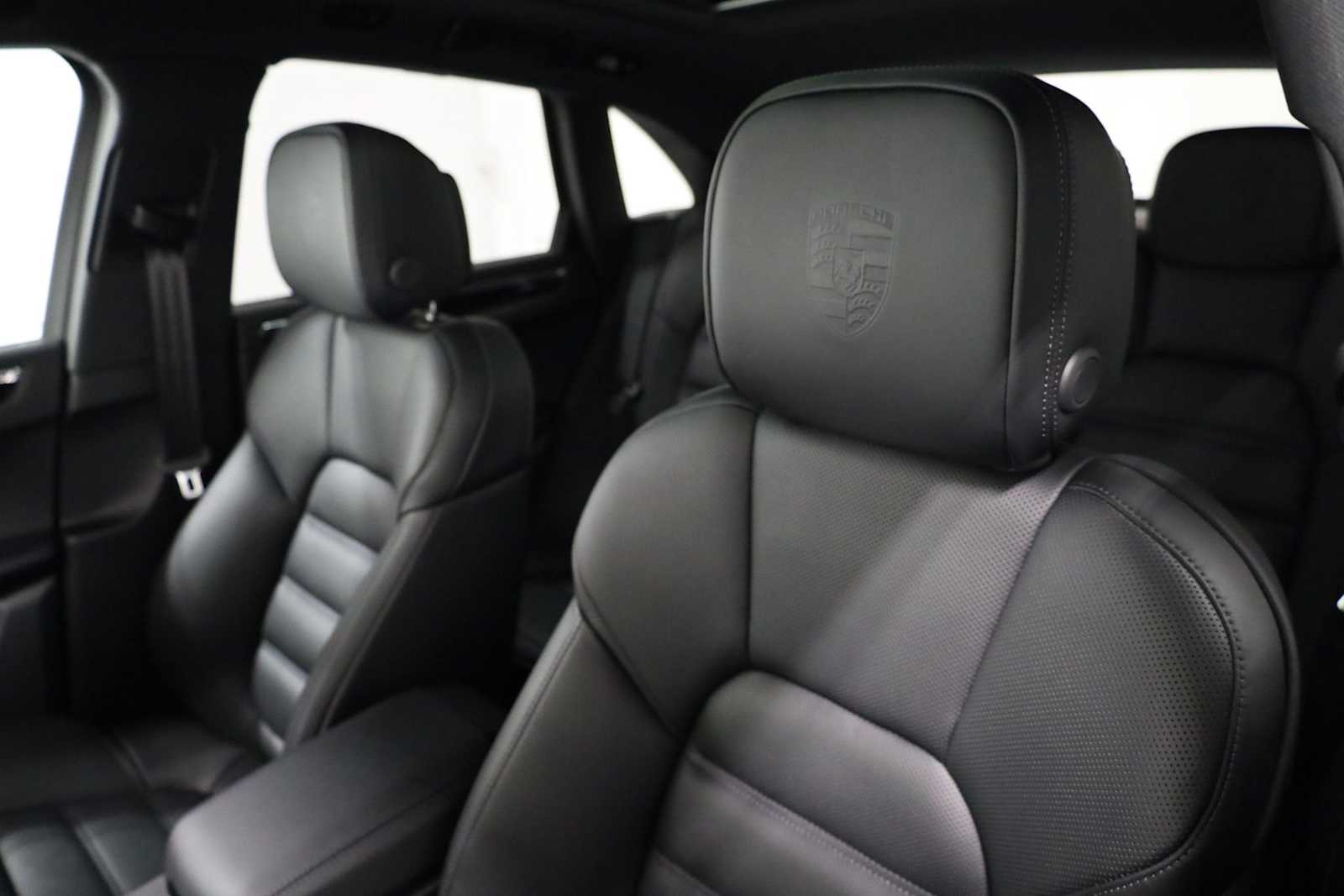 Thumbnail: 2026 Porsche Macan - 19