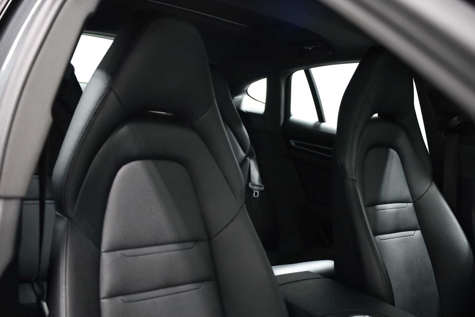 Thumbnail: 2023 Porsche Panamera - 22