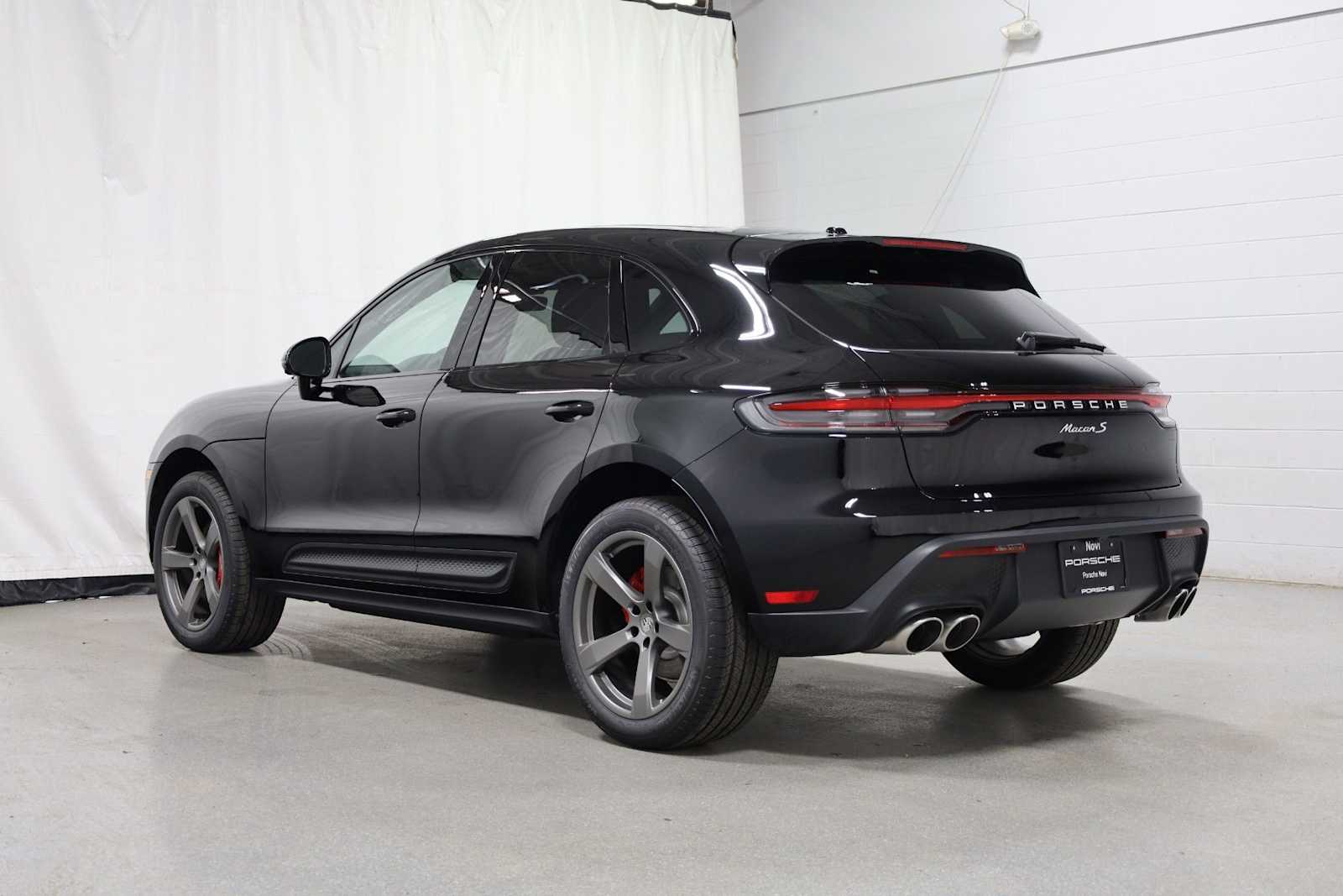 Thumbnail: 2026 Porsche Macan - 3