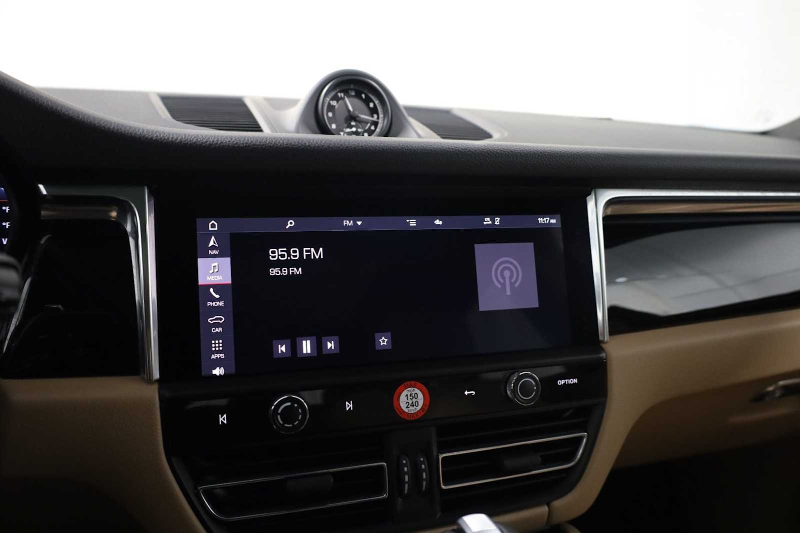 Thumbnail: 2026 Porsche Macan - 32