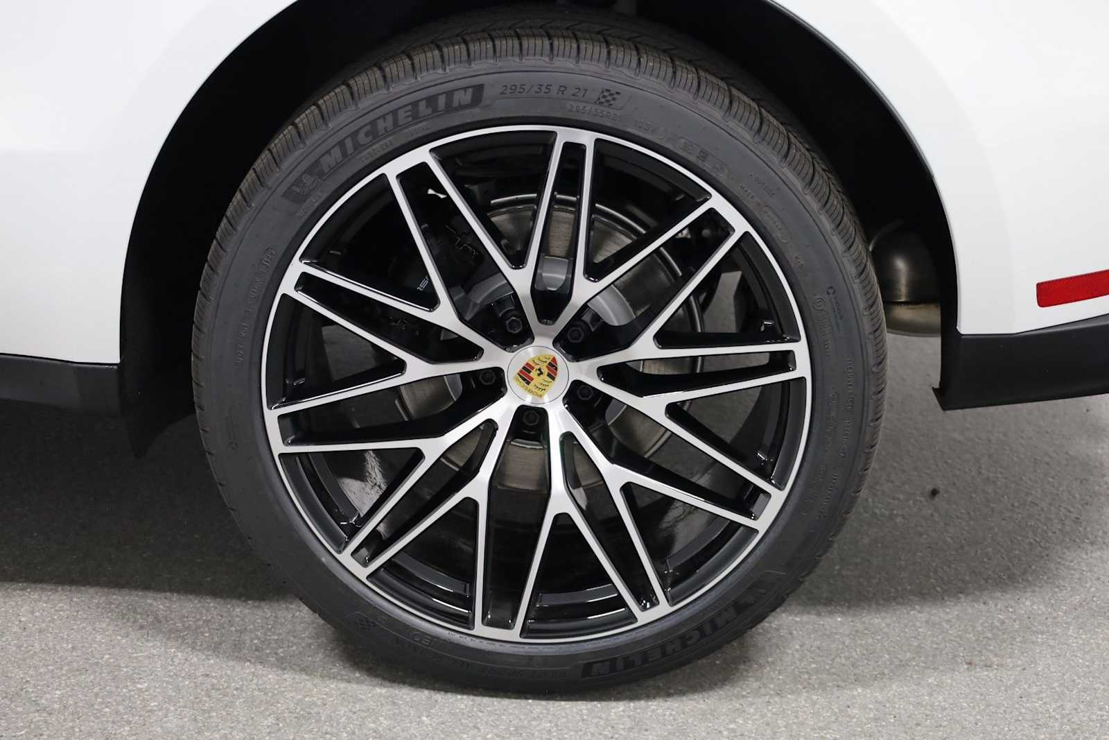 Thumbnail: 2026 Porsche Macan - 39