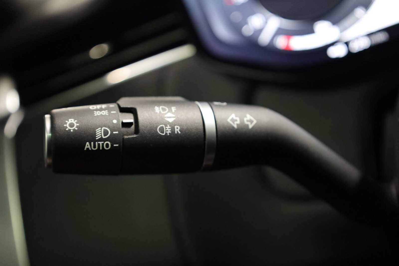 Thumbnail: 2023 Land Rover Range Rover - 29