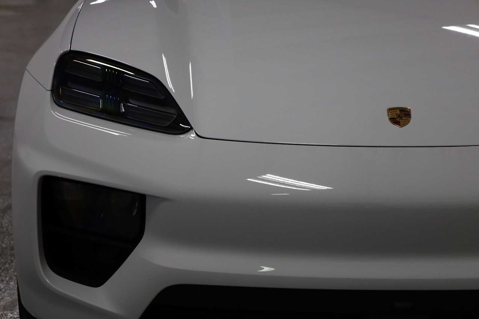 Thumbnail: 2026 Porsche Macan - 16
