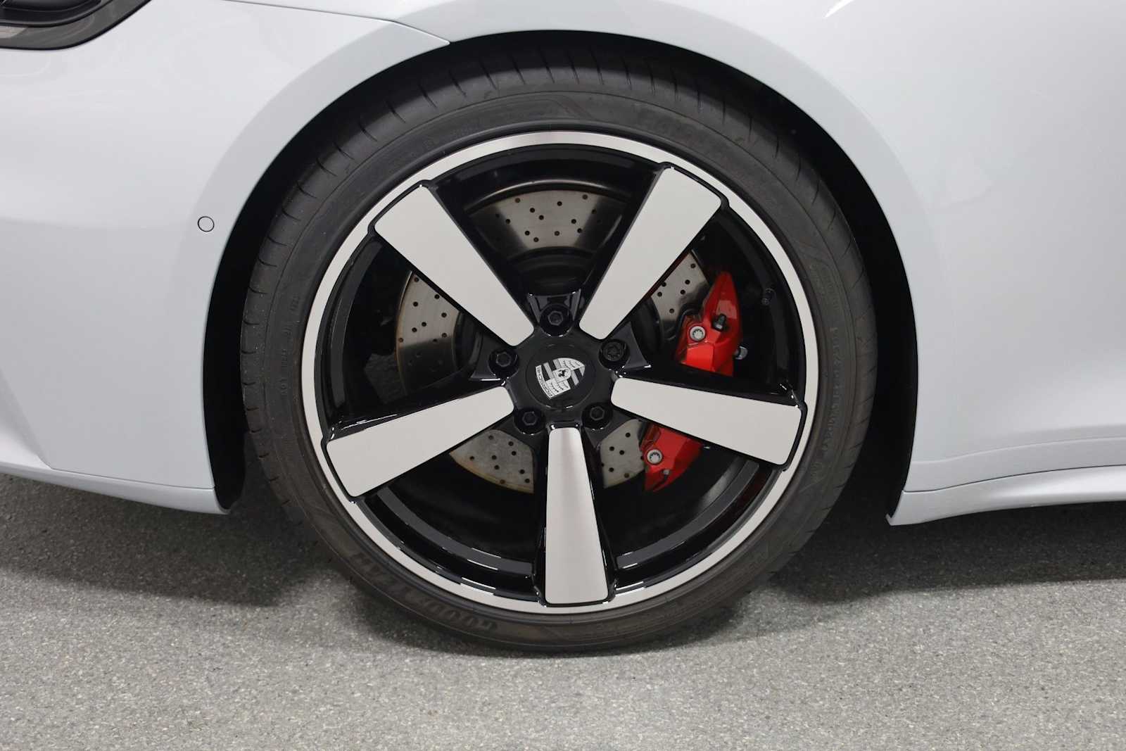 Thumbnail: 2025 Porsche 911 - 33