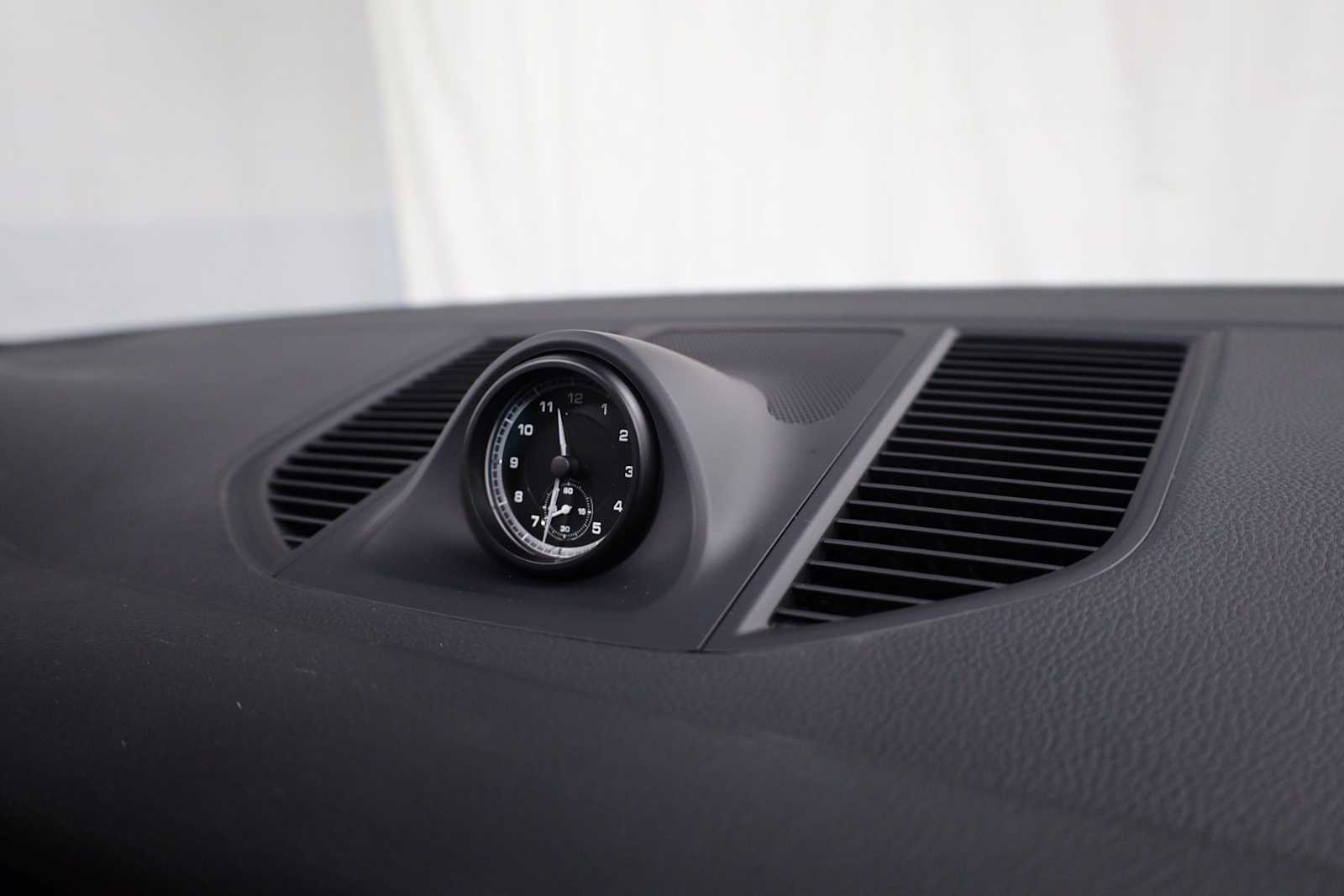 Thumbnail: 2026 Porsche Macan - 23