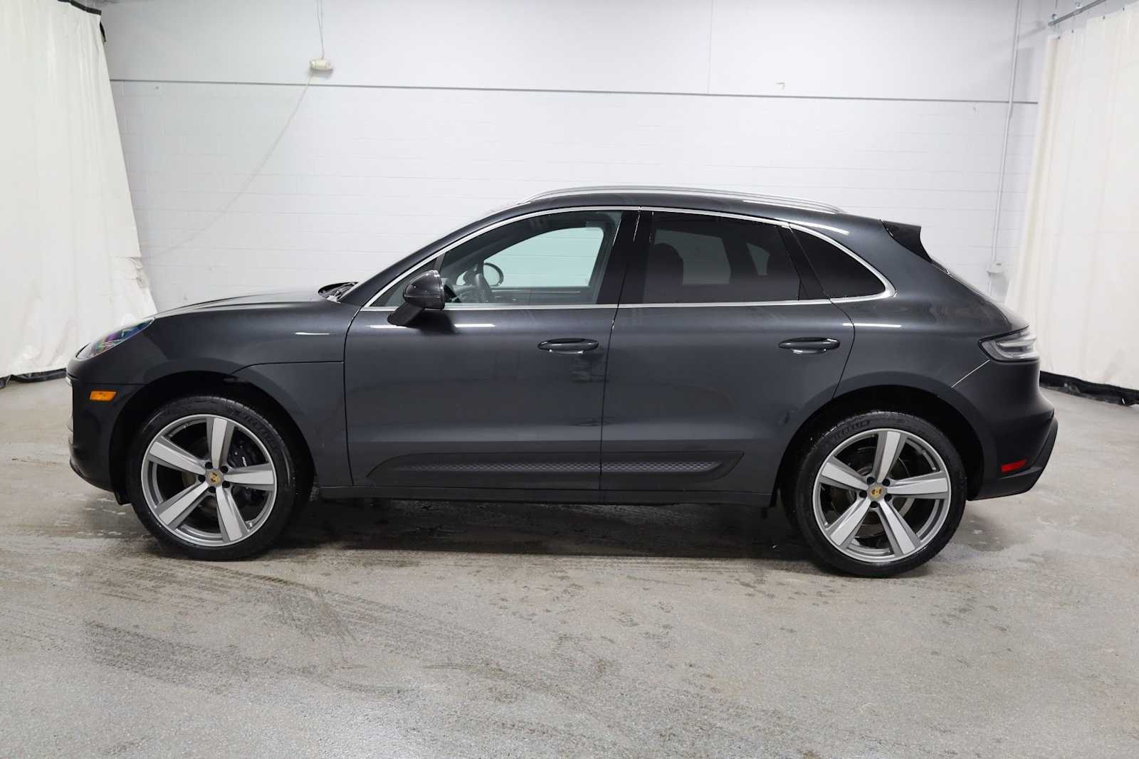 Thumbnail: 2026 Porsche Macan - 2