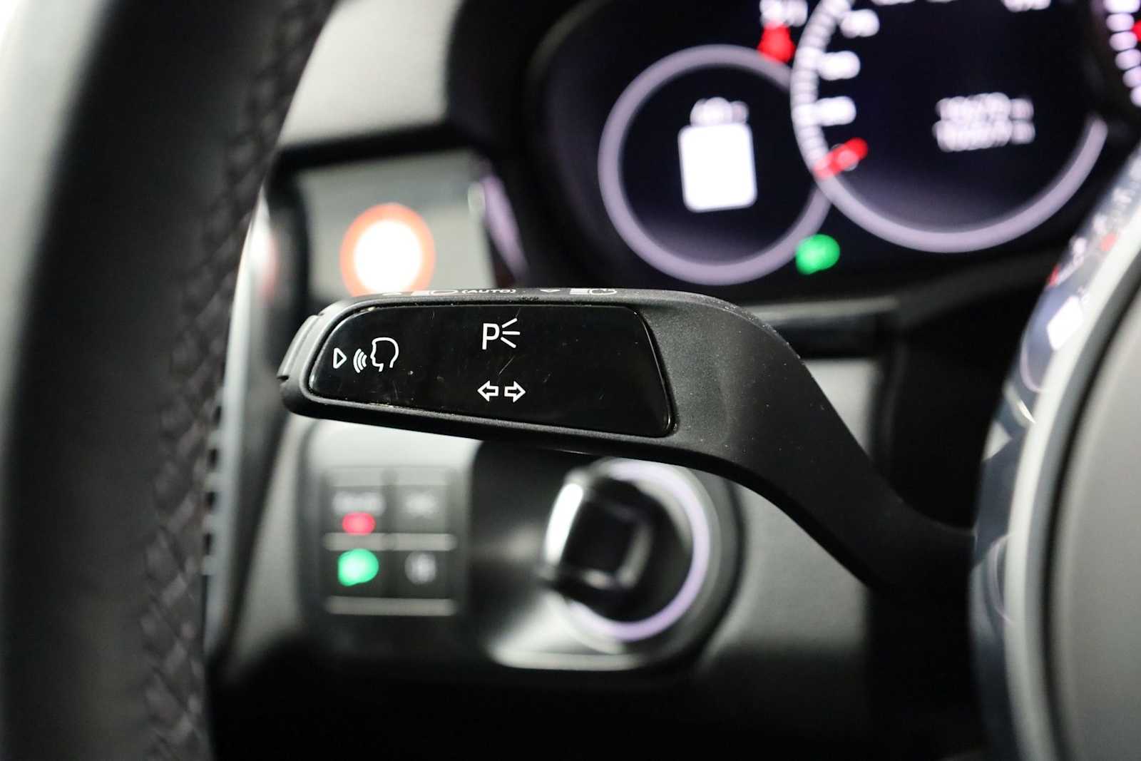 Thumbnail: 2023 Porsche Cayenne - 31