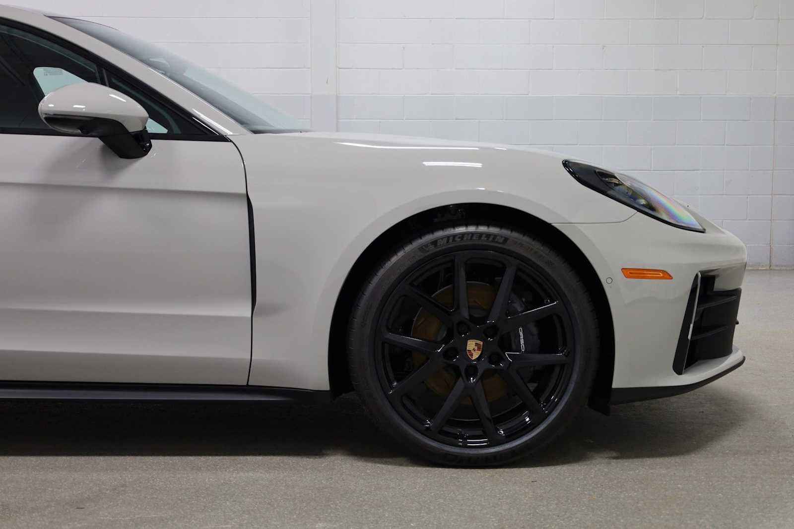 Thumbnail: 2026 Porsche Panamera - 12