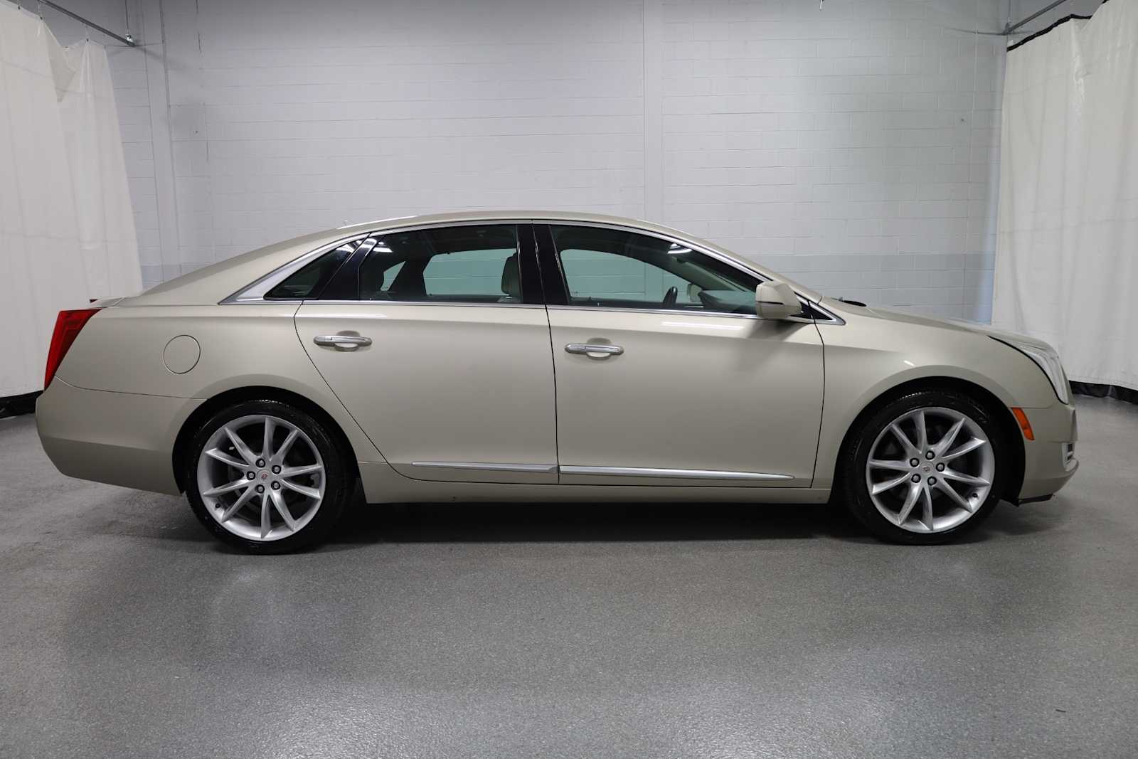 Thumbnail: 2013 Cadillac XTS - 10