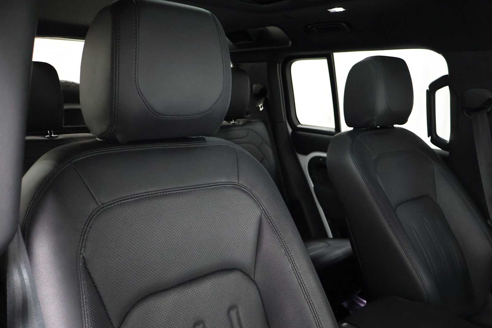 Thumbnail: 2022 Land Rover Defender - 20