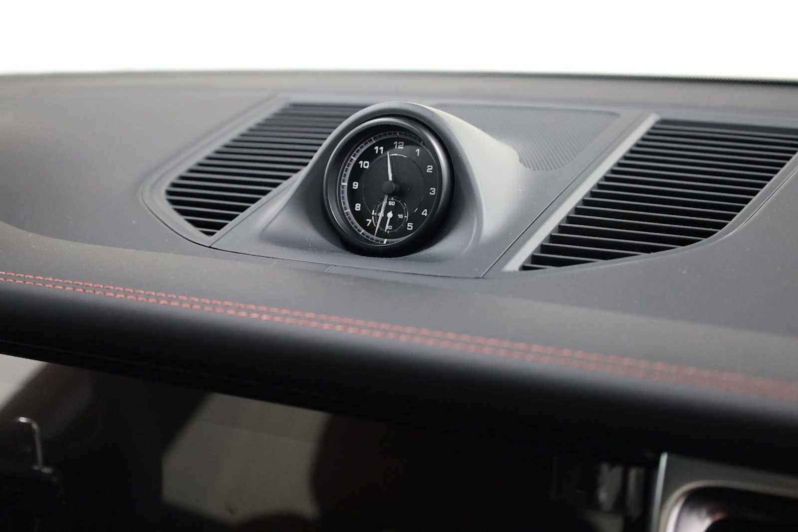 Thumbnail: 2026 Porsche Macan - 23