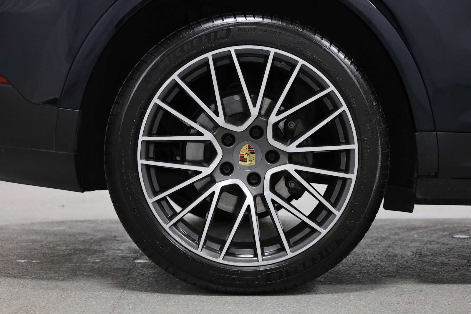 Thumbnail: 2019 Porsche Cayenne - 38