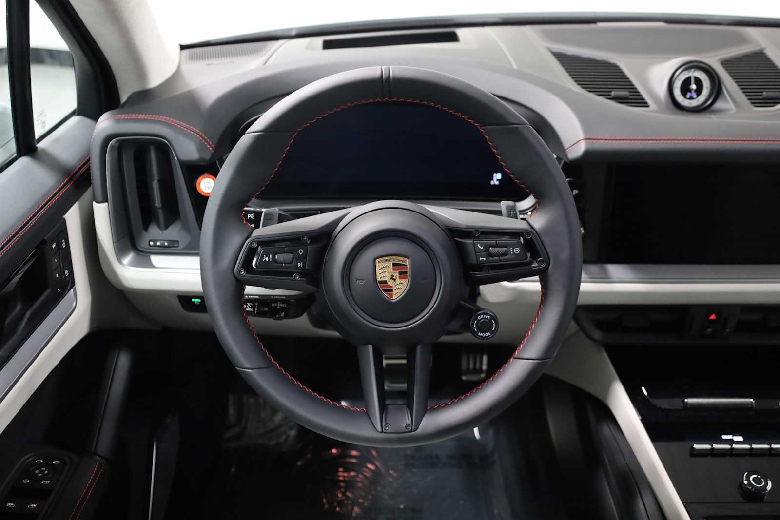 Thumbnail: 2025 Porsche Cayenne - 25