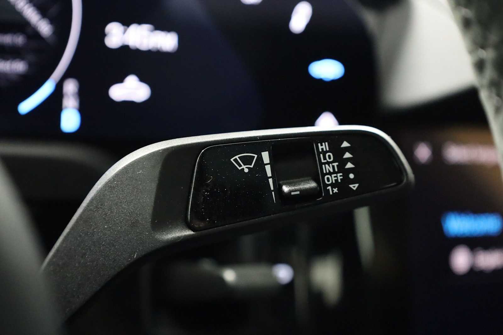 Thumbnail: 2025 Porsche Taycan - 31