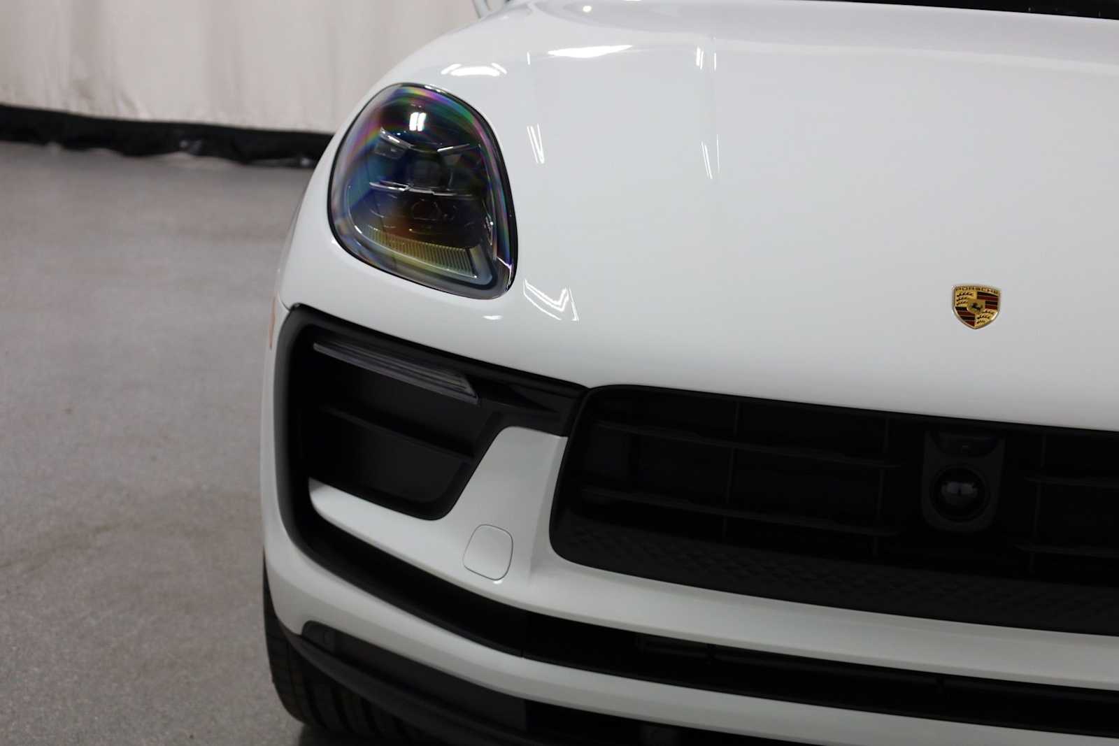 Thumbnail: 2026 Porsche Macan - 15