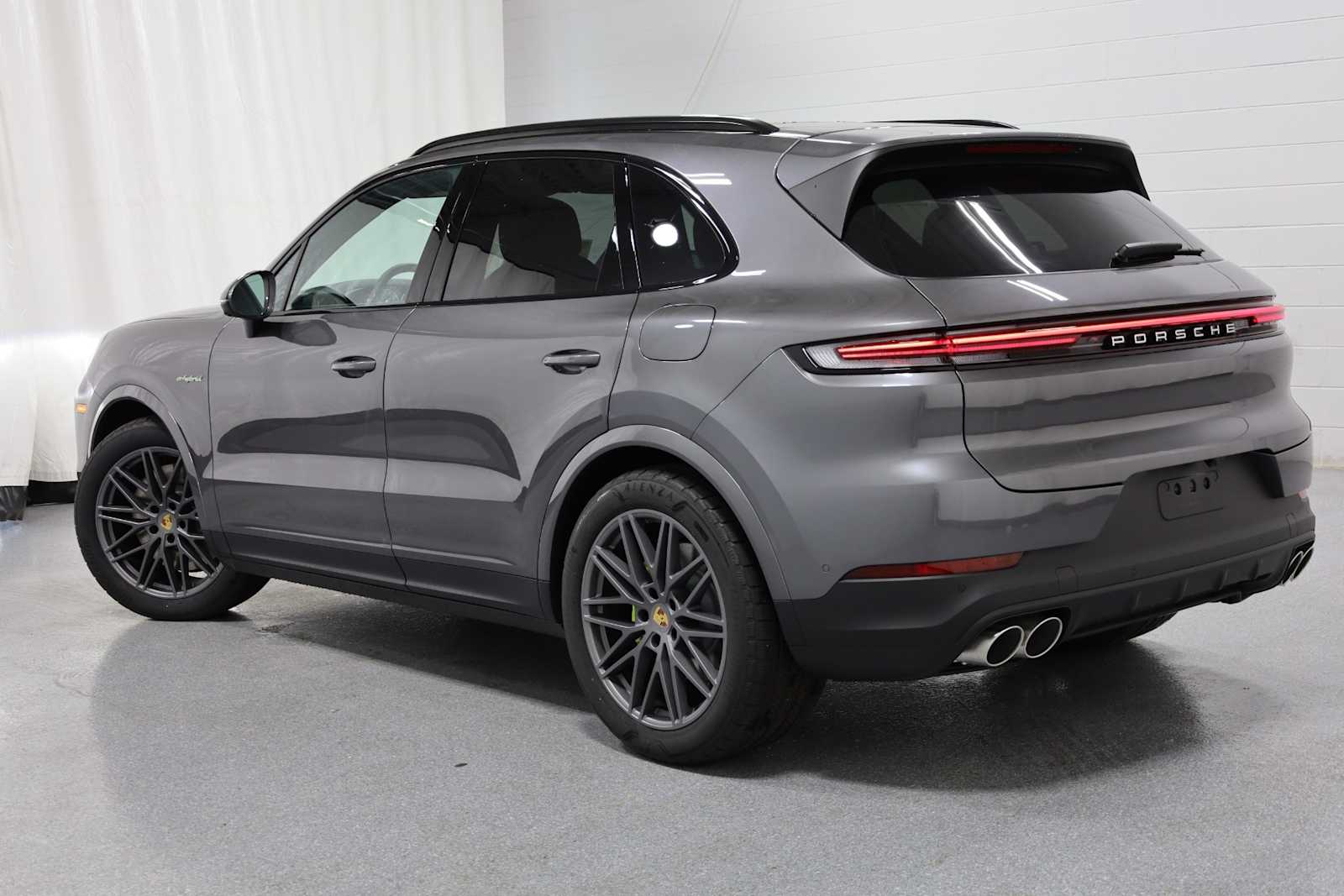 Thumbnail: 2024 Porsche Cayenne - 2